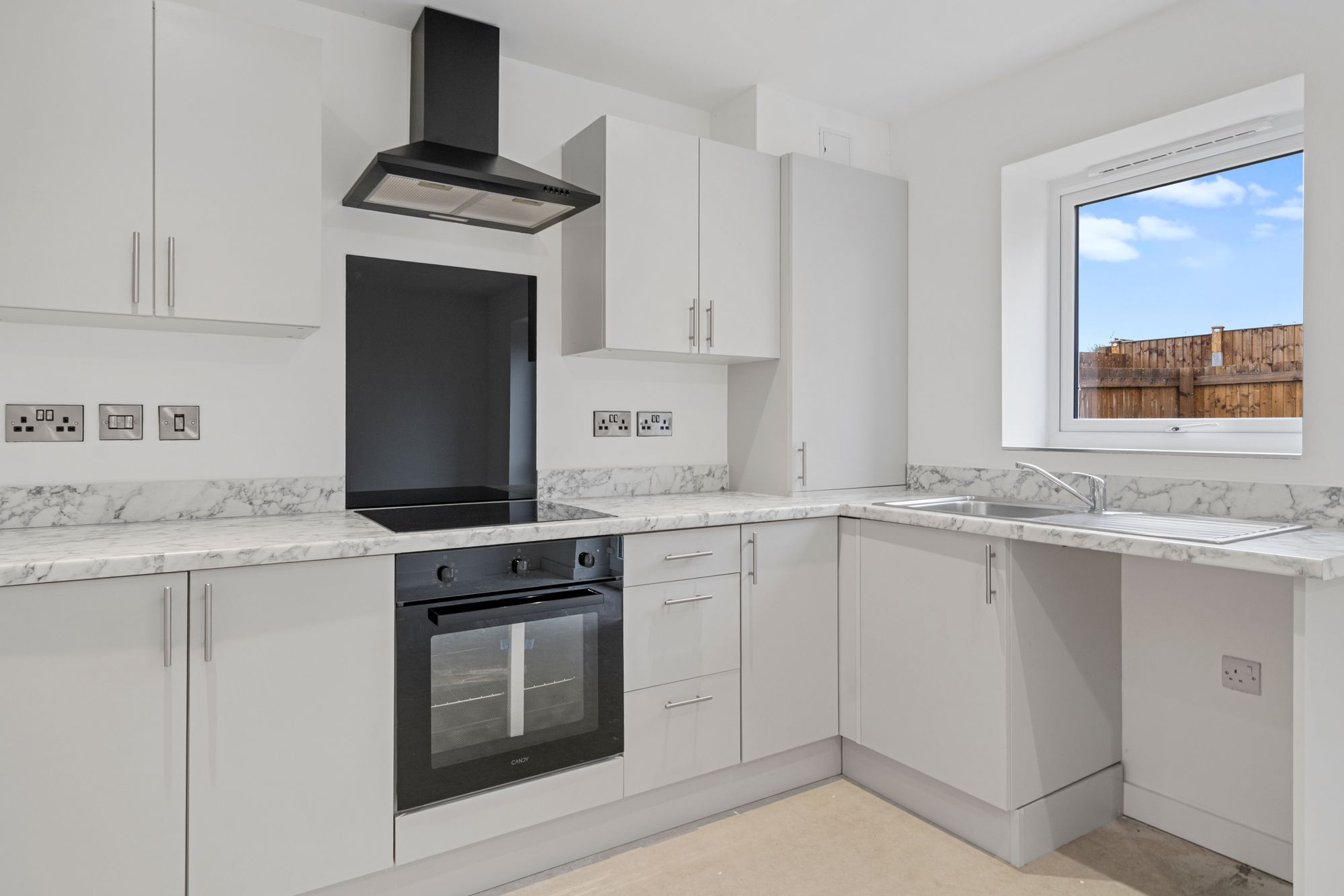 Halis Court, Hale Village, L24