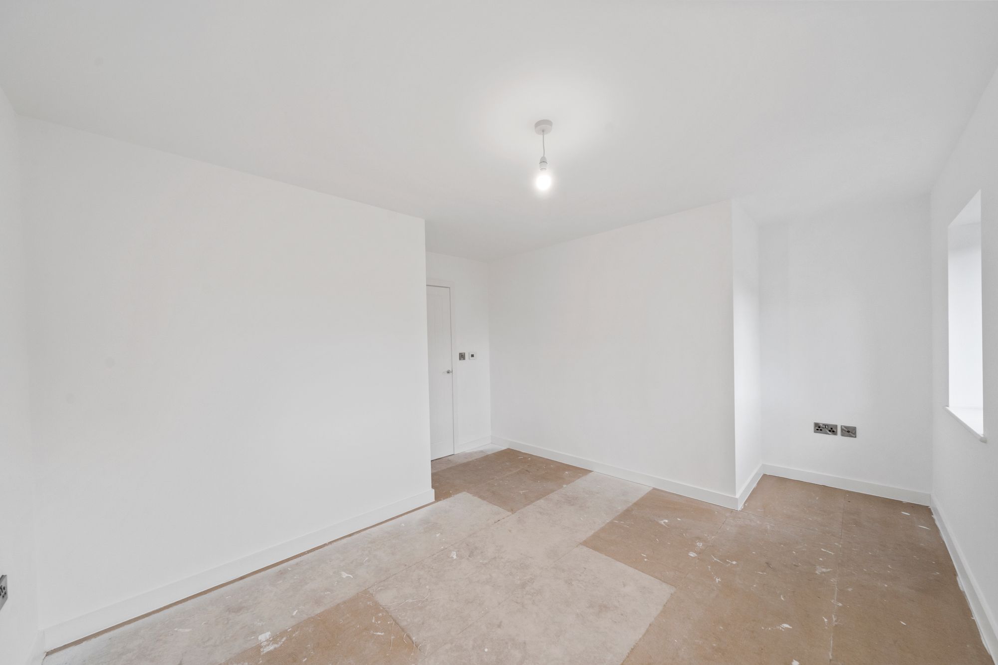 Halis Court, Hale Village, L24