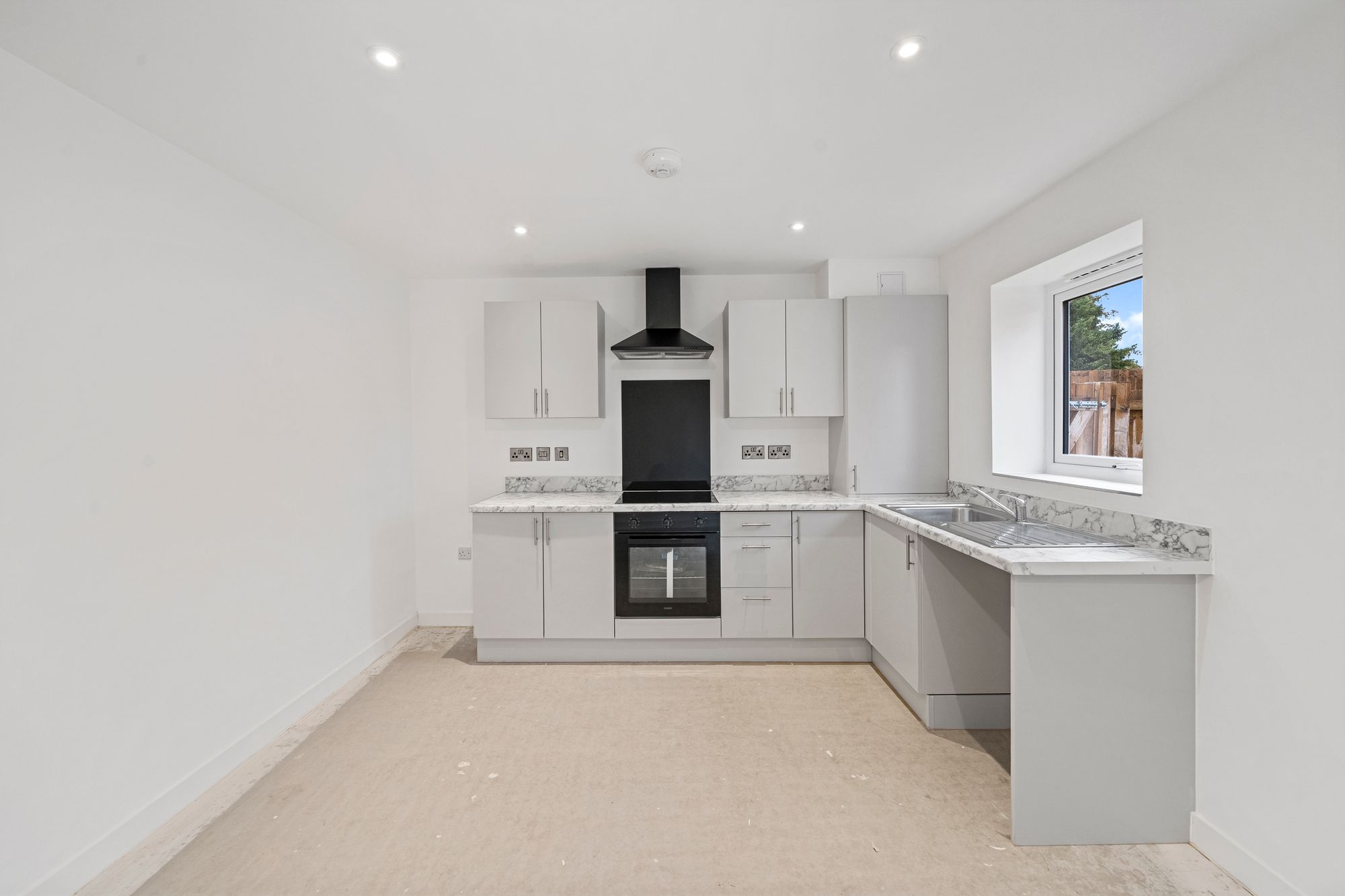 Halis Court, Hale Village, L24