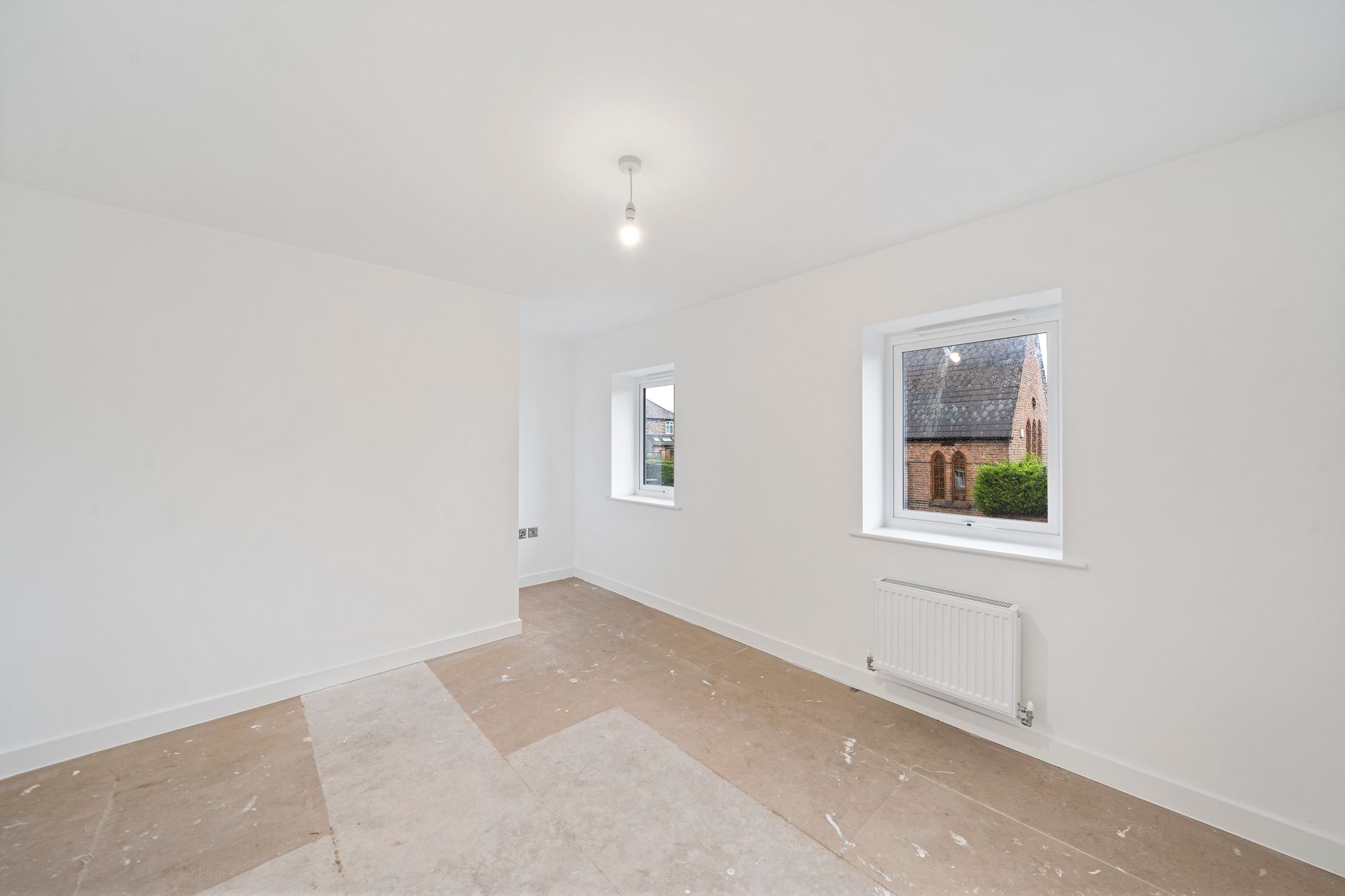Halis Court, Hale Village, L24