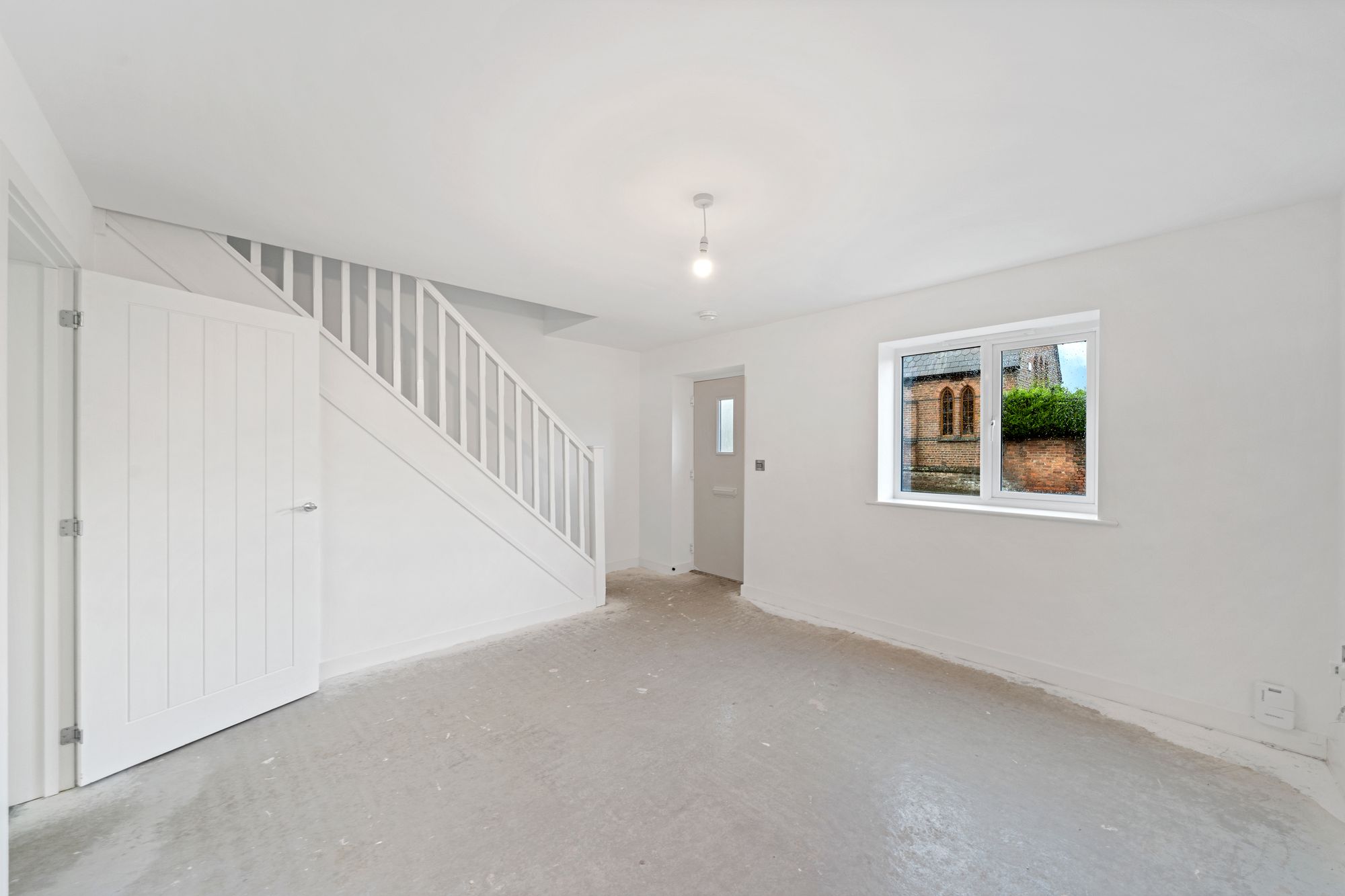Halis Court, Hale Village, L24