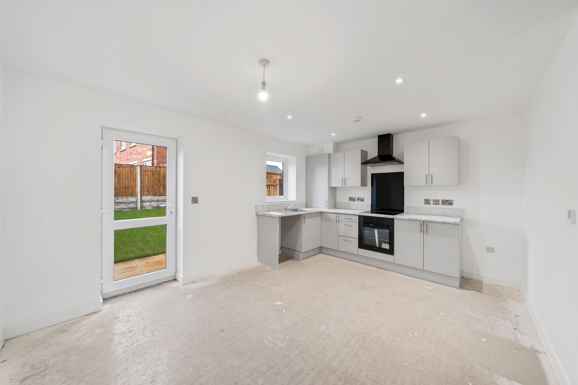 Halis Court, Hale Village, L24