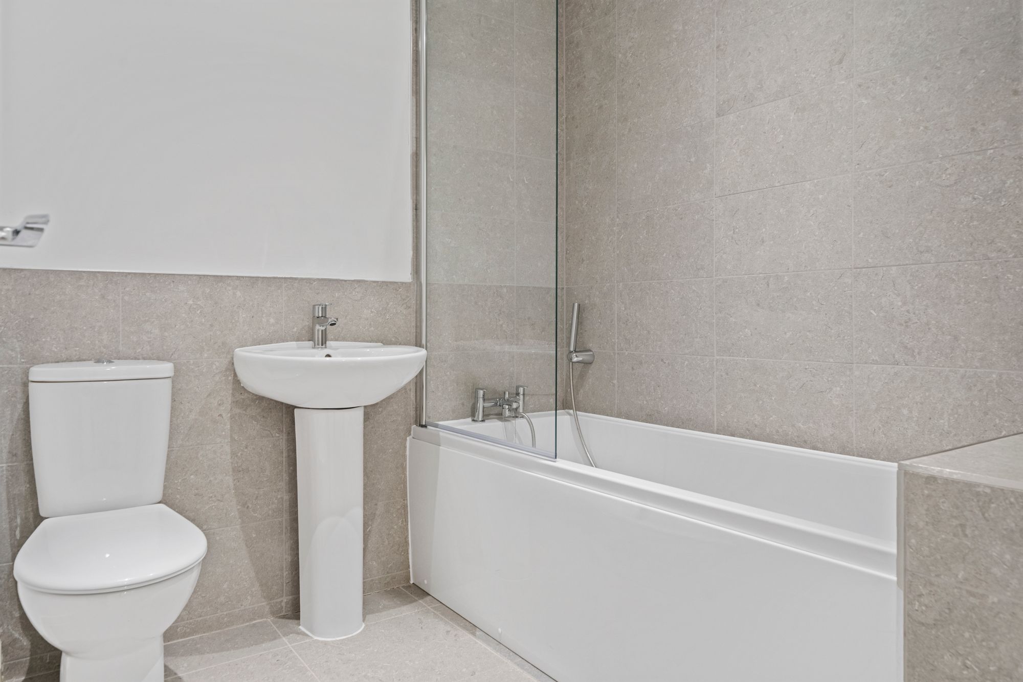 Halis Court, Hale Village, L24
