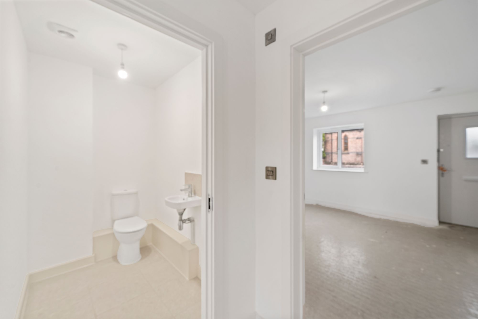 Halis Court, Hale Village, L24