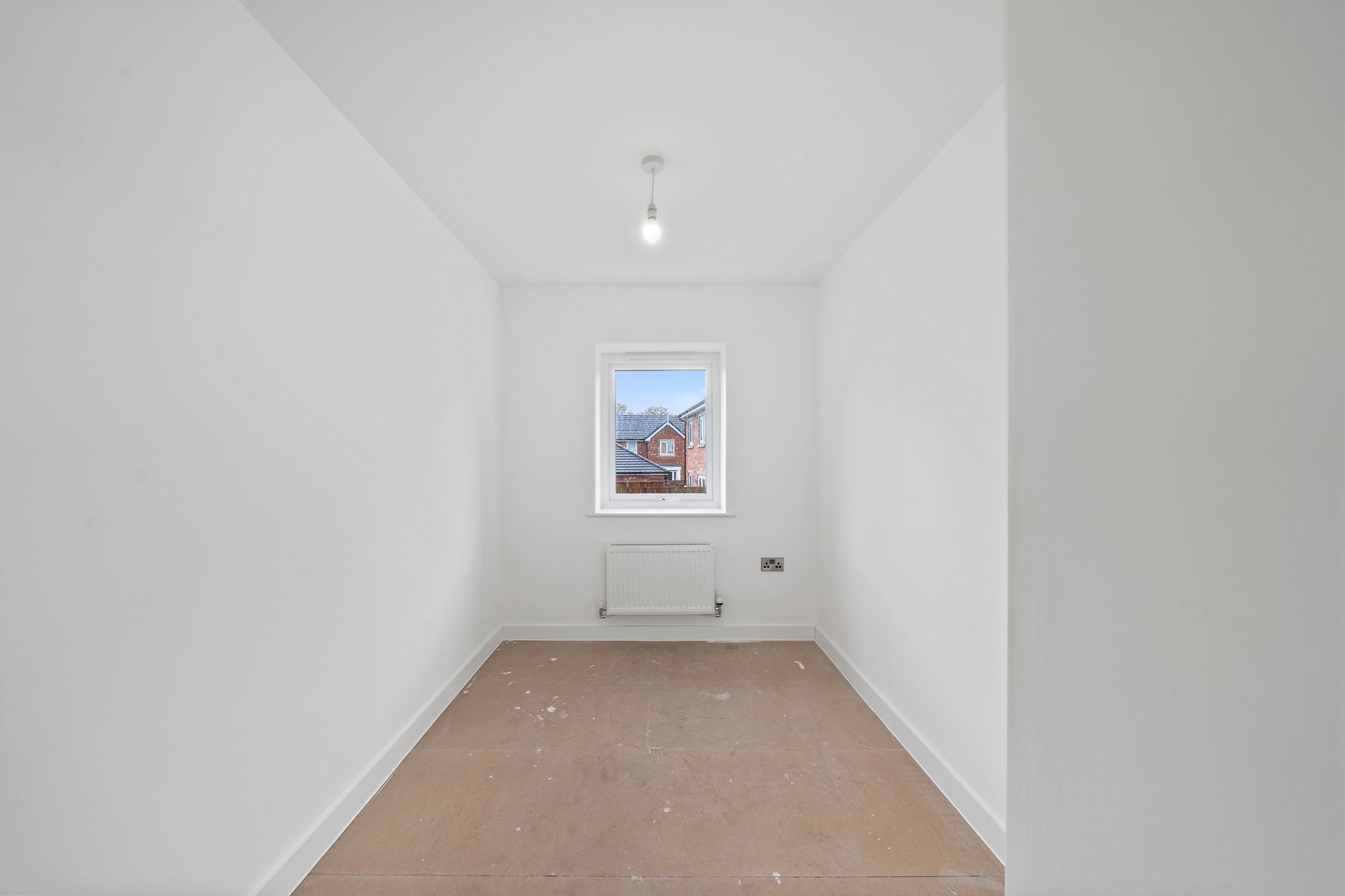 Halis Court, Hale Village, L24