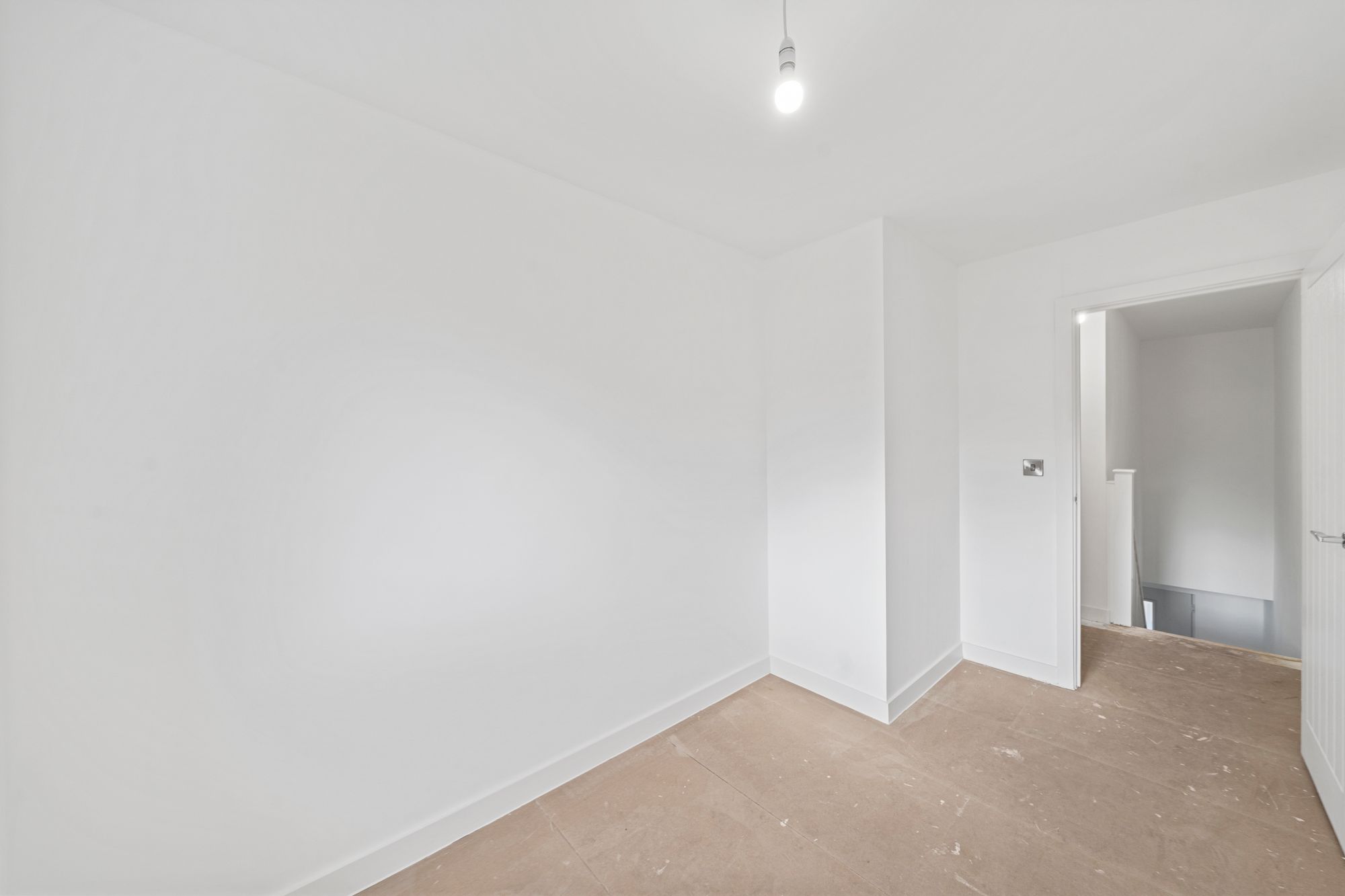 Halis Court, Hale Village, L24