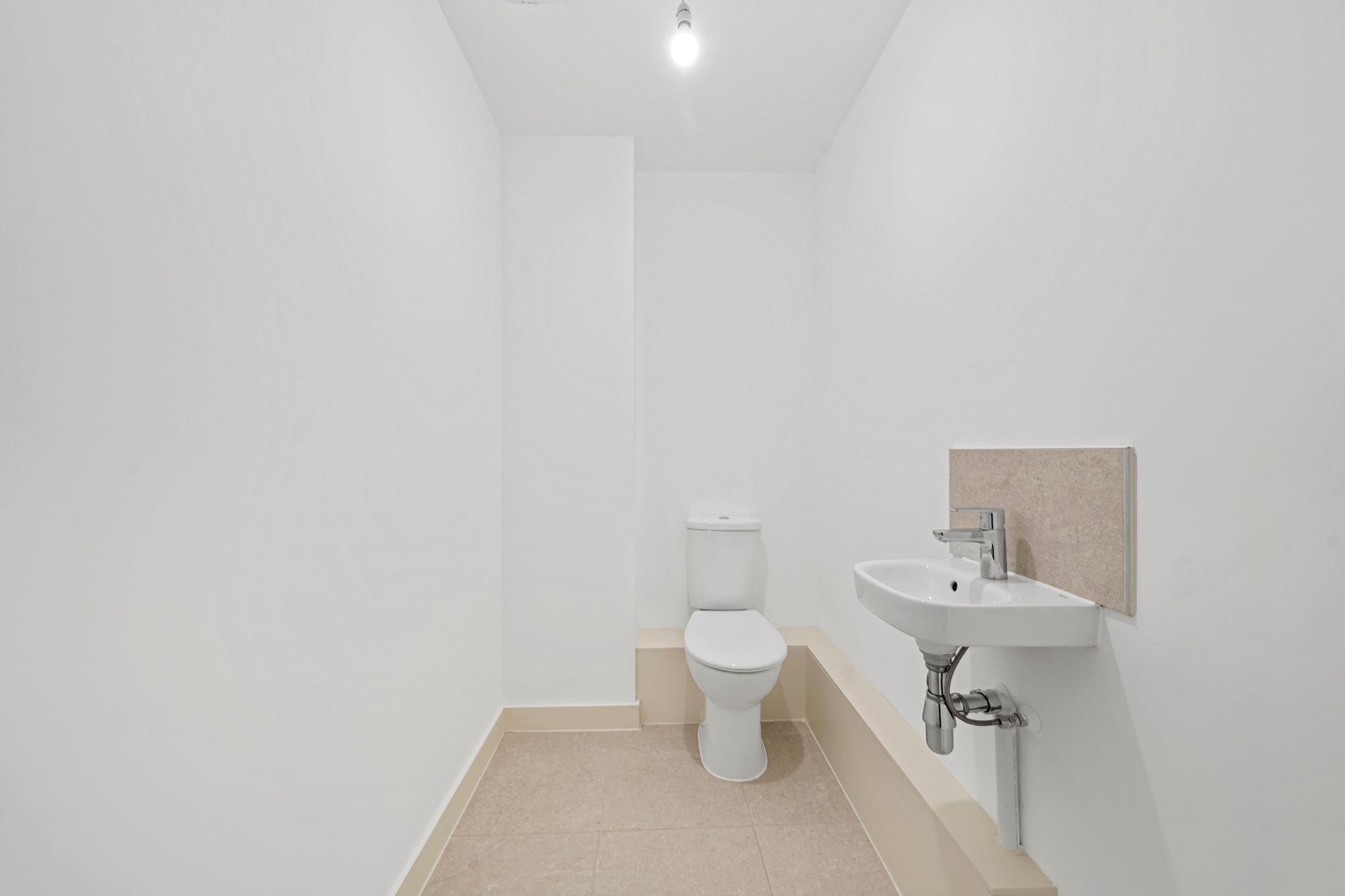 Halis Court, Hale Village, L24