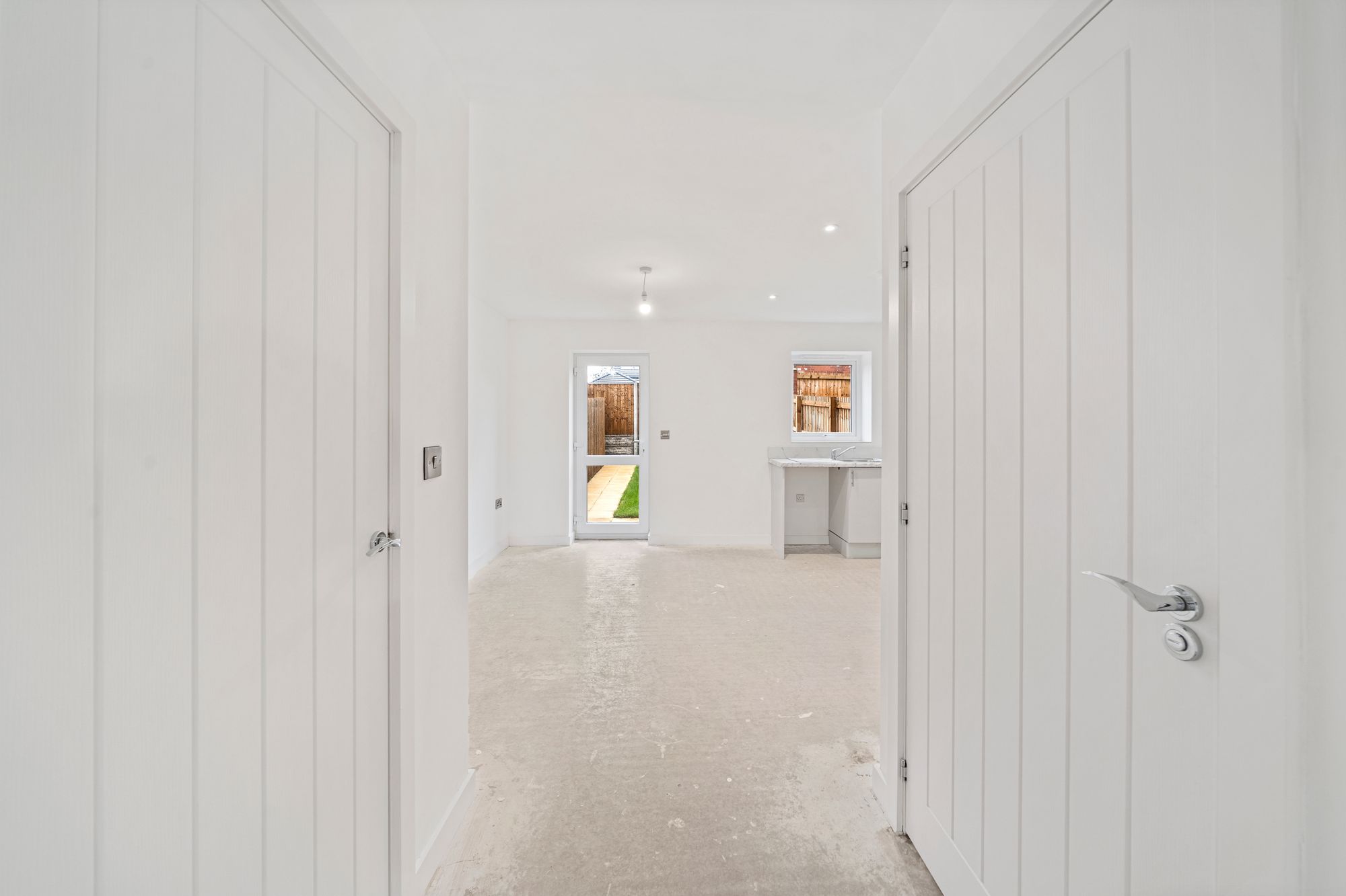 Halis Court, Hale Village, L24