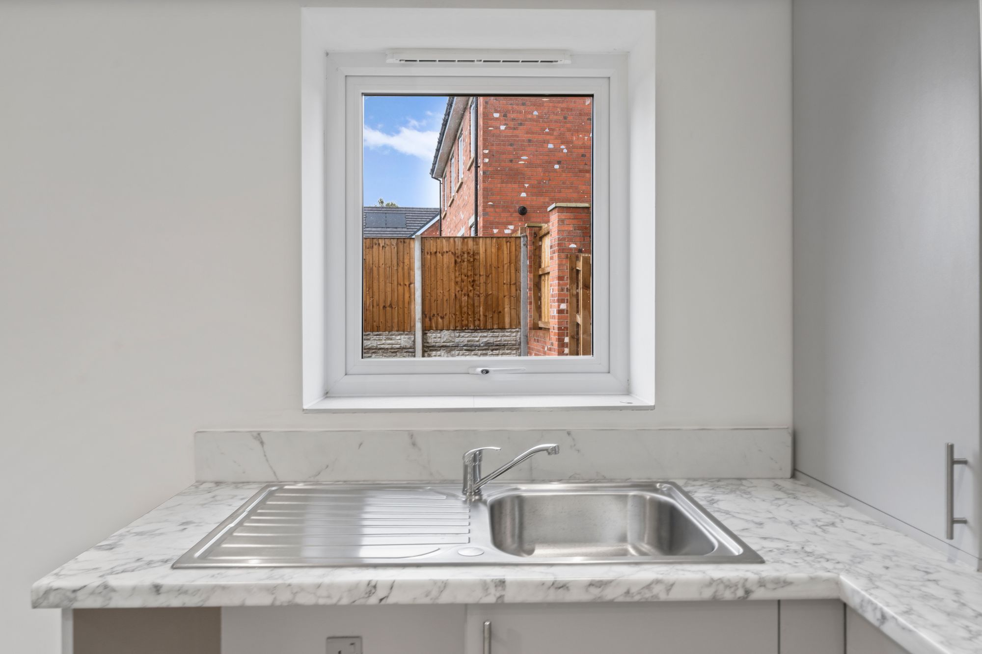 Halis Court, Hale Village, L24