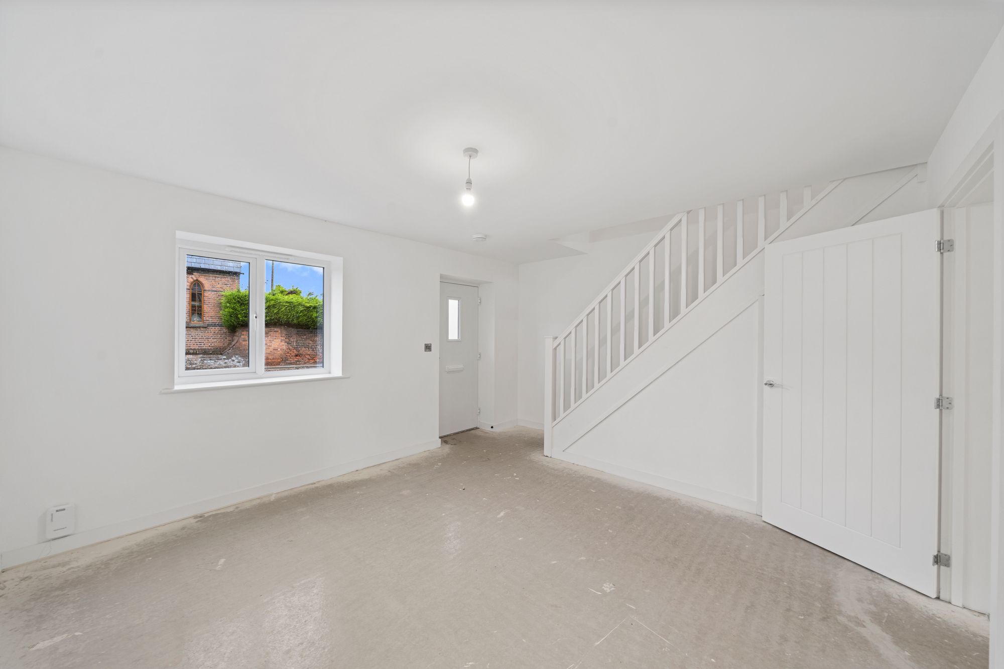 Halis Court, Hale Village, L24