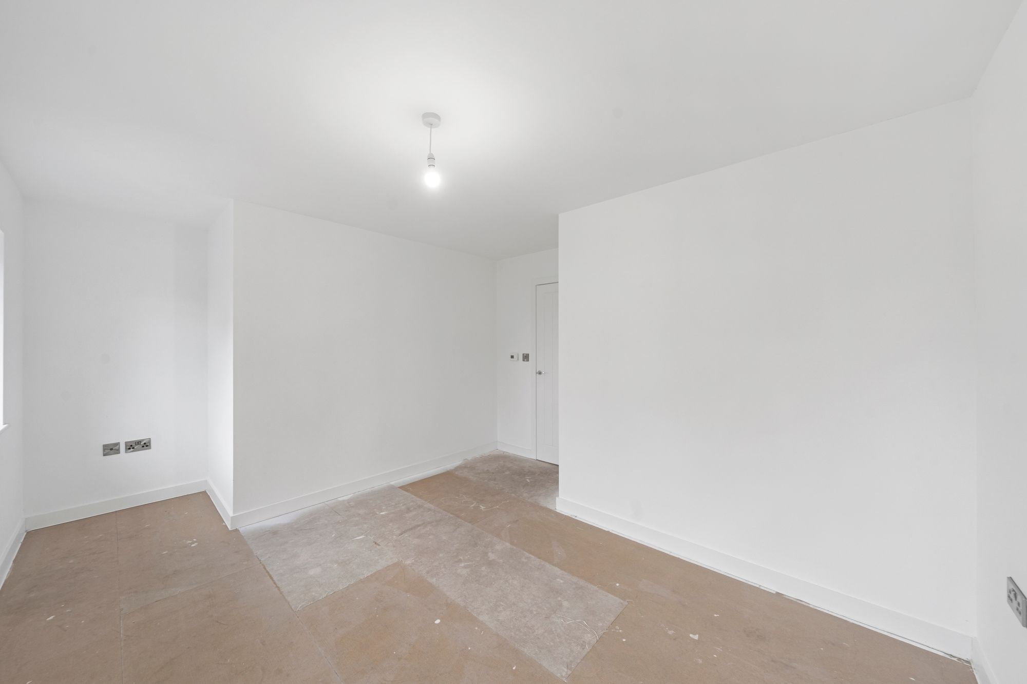 Halis Court, Hale Village, L24