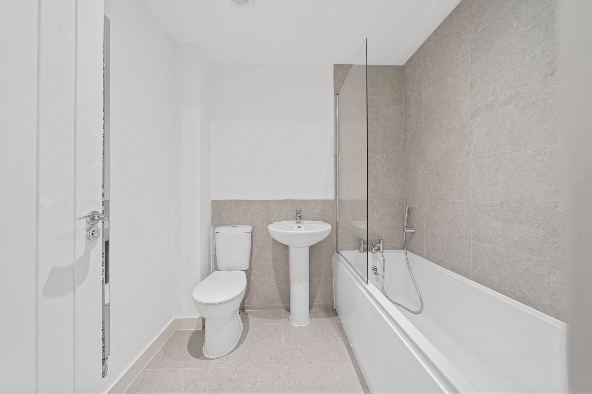 Halis Court, Hale Village, L24