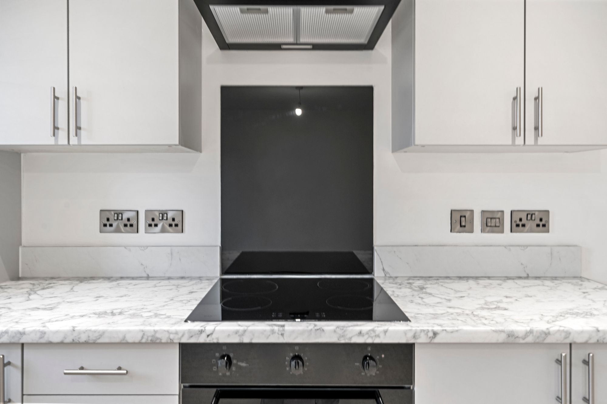 Halis Court, Hale Village, L24