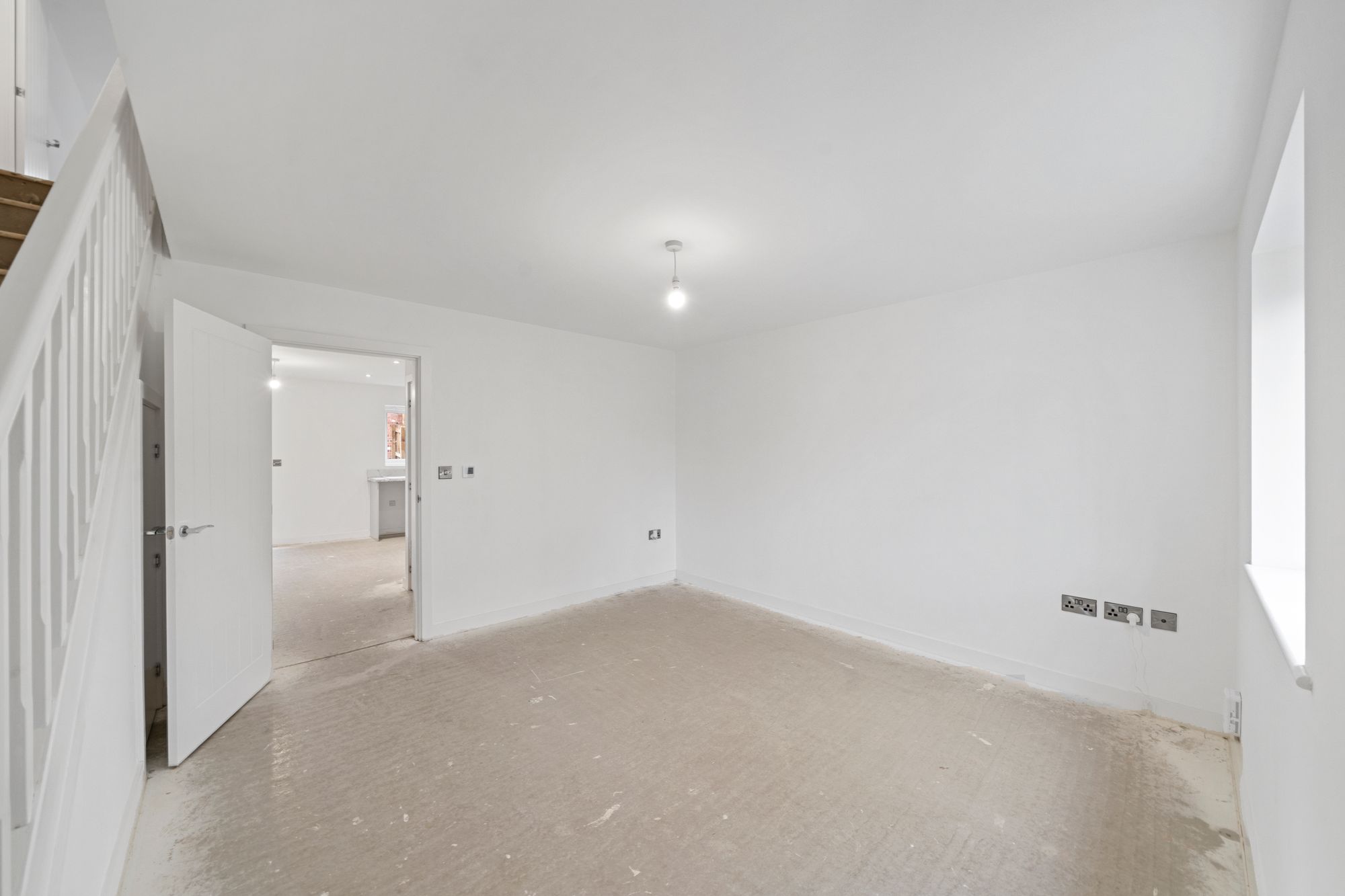 Halis Court, Hale Village, L24