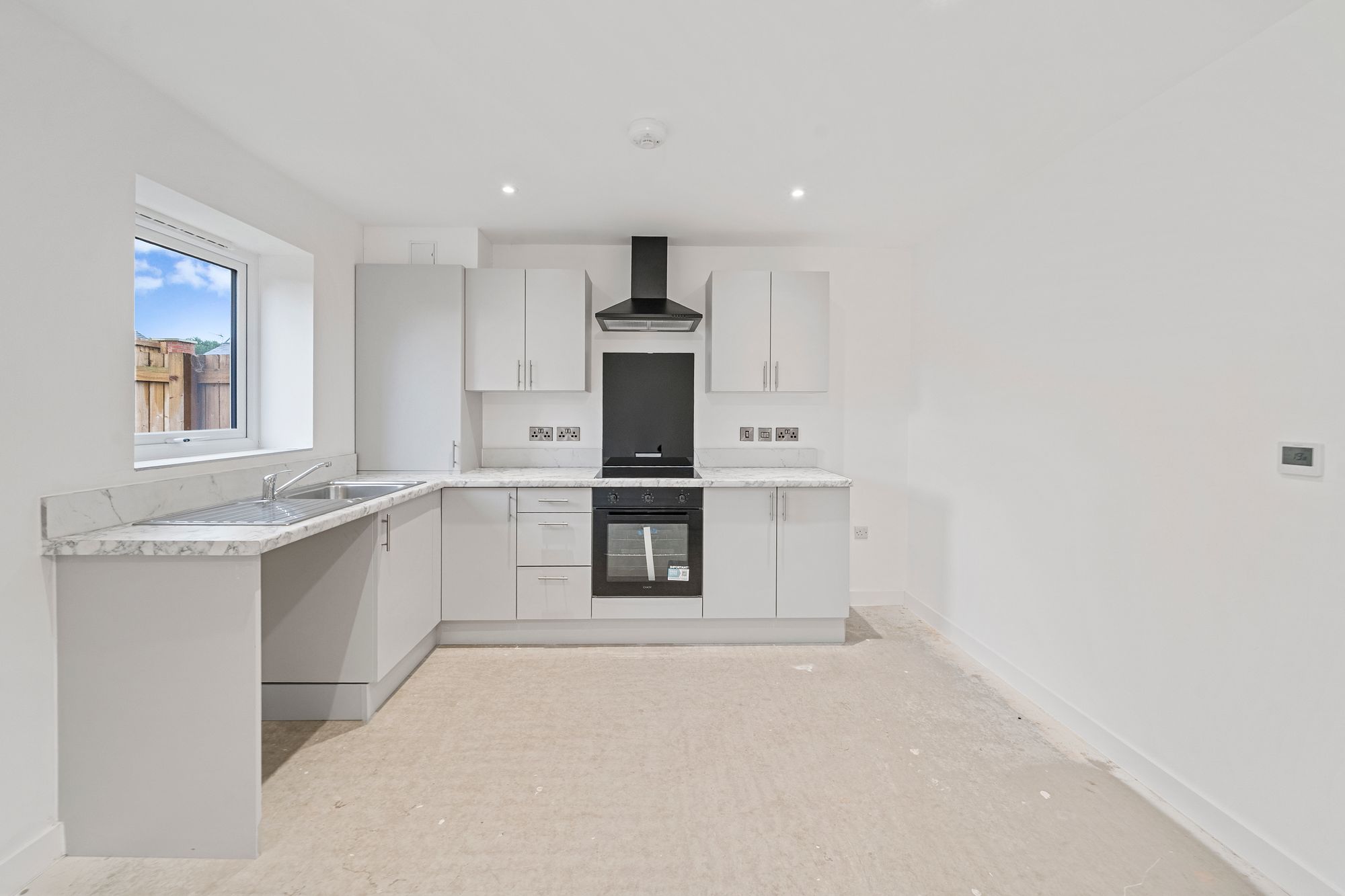 Halis Court, Hale Village, L24