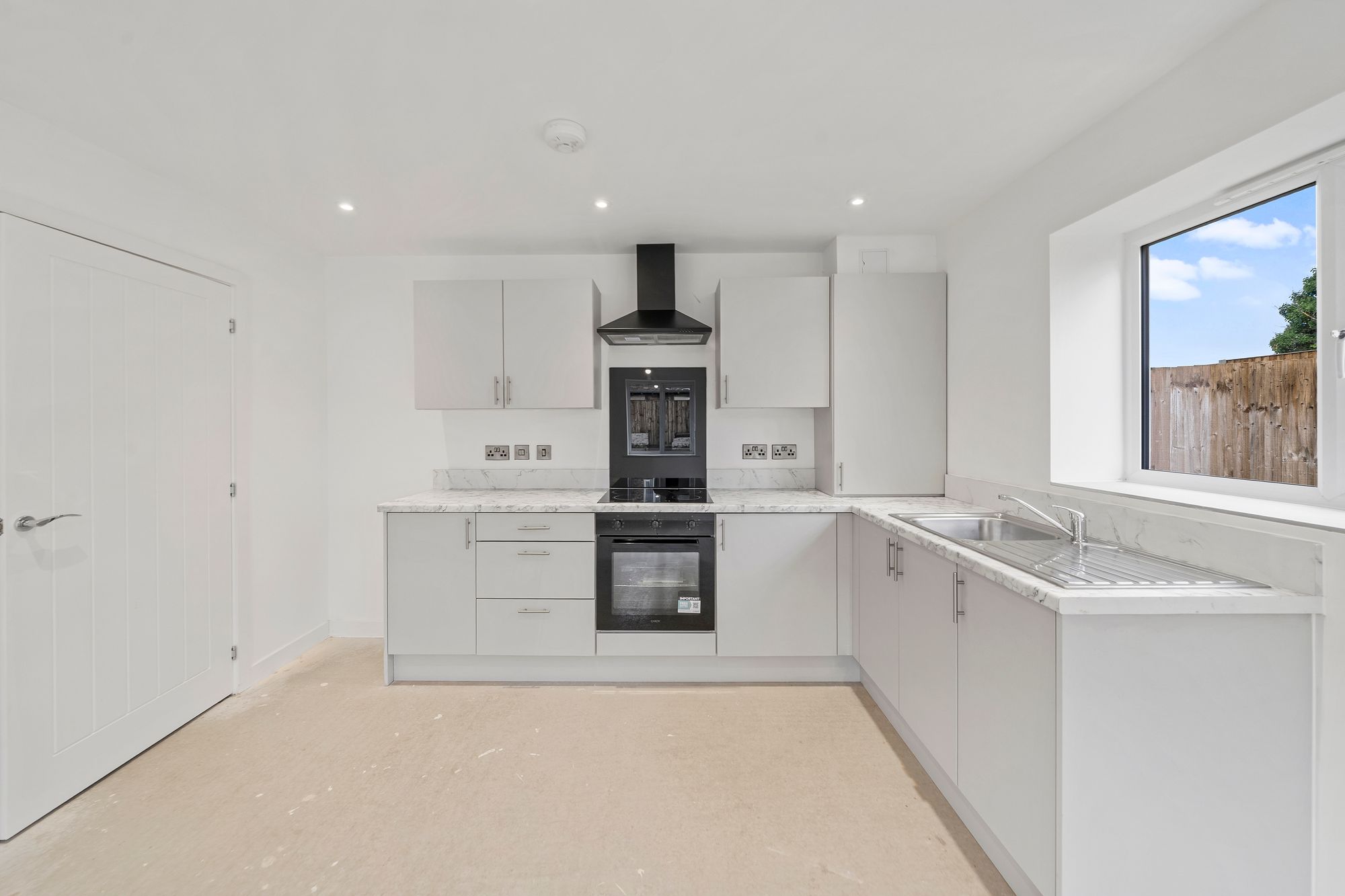 Halis Court, Hale Village, L24