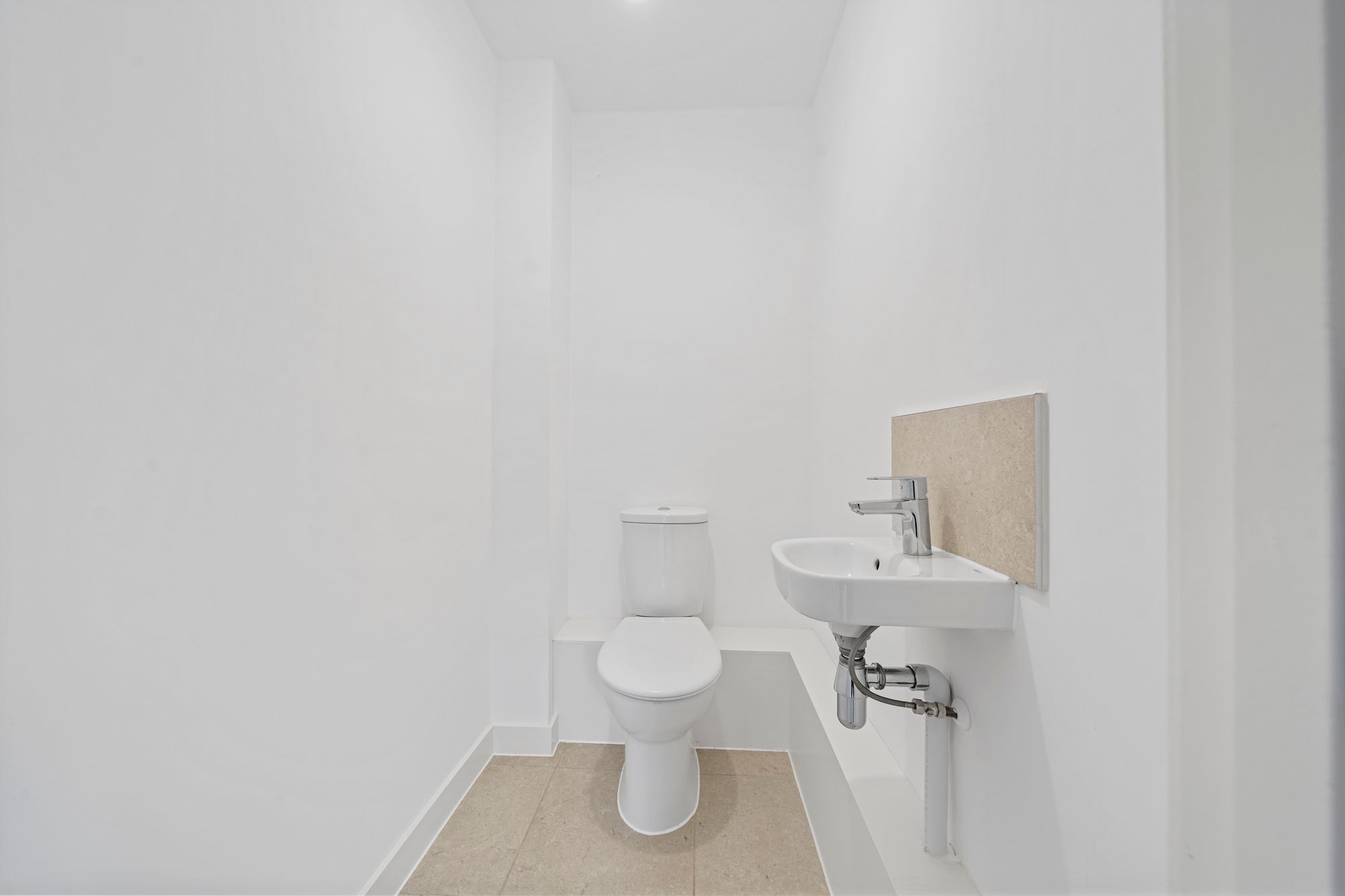 Halis Court, Hale Village, L24