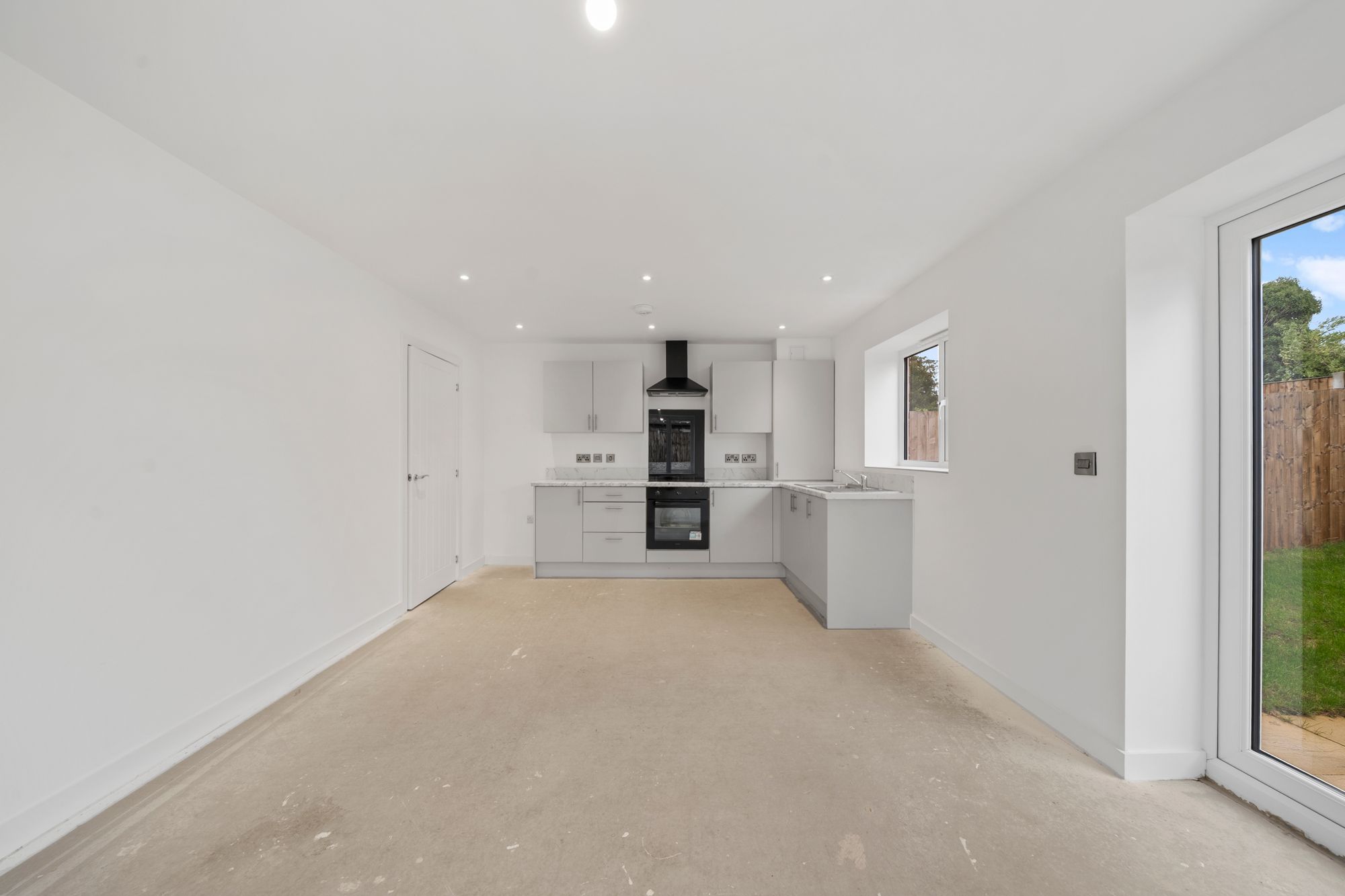 Halis Court, Hale Village, L24