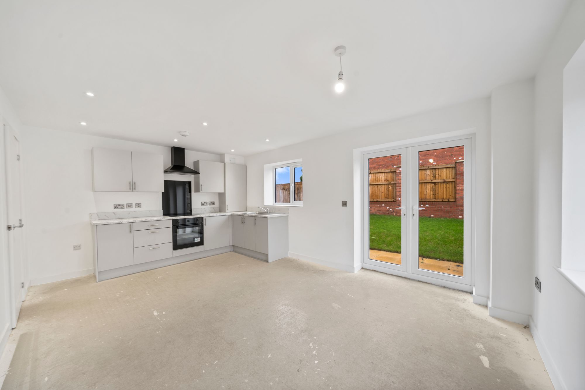 Halis Court, Hale Village, L24
