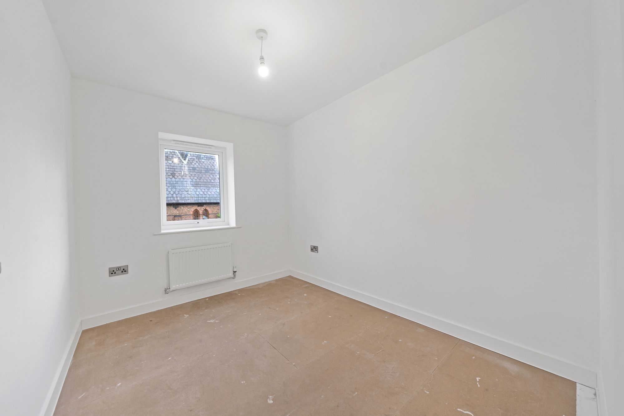 Halis Court, Hale Village, L24