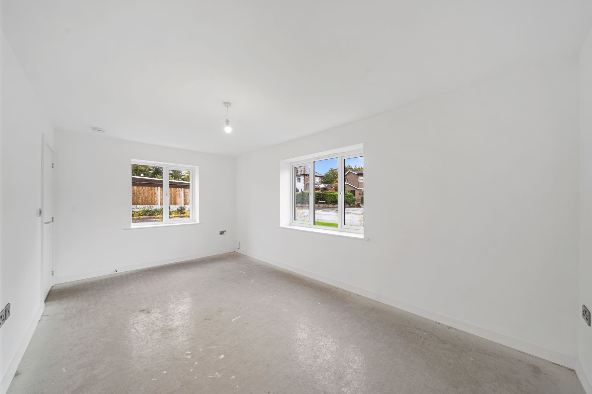 Halis Court, Hale Village, L24