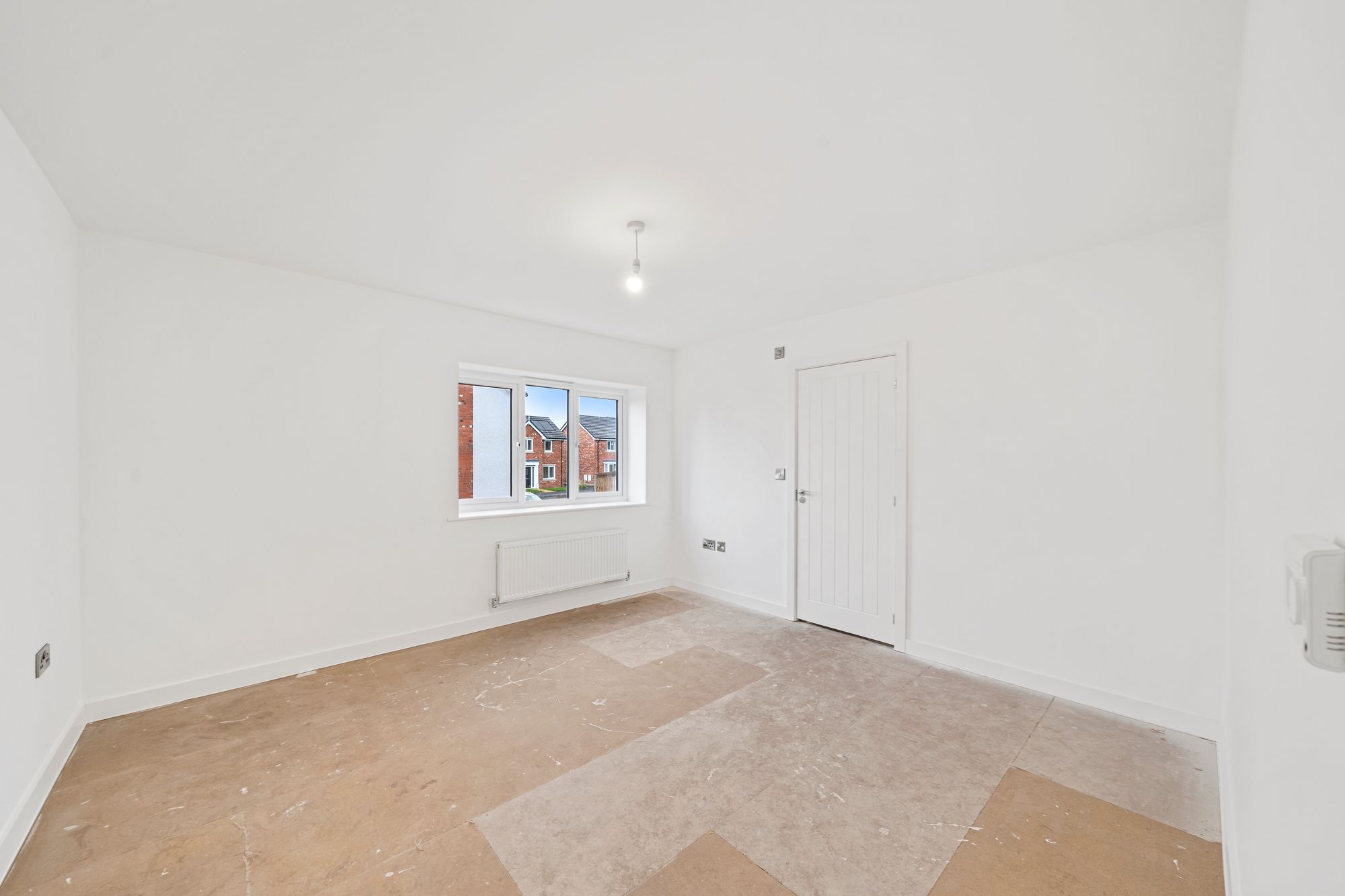 Halis Court, Hale Village, L24