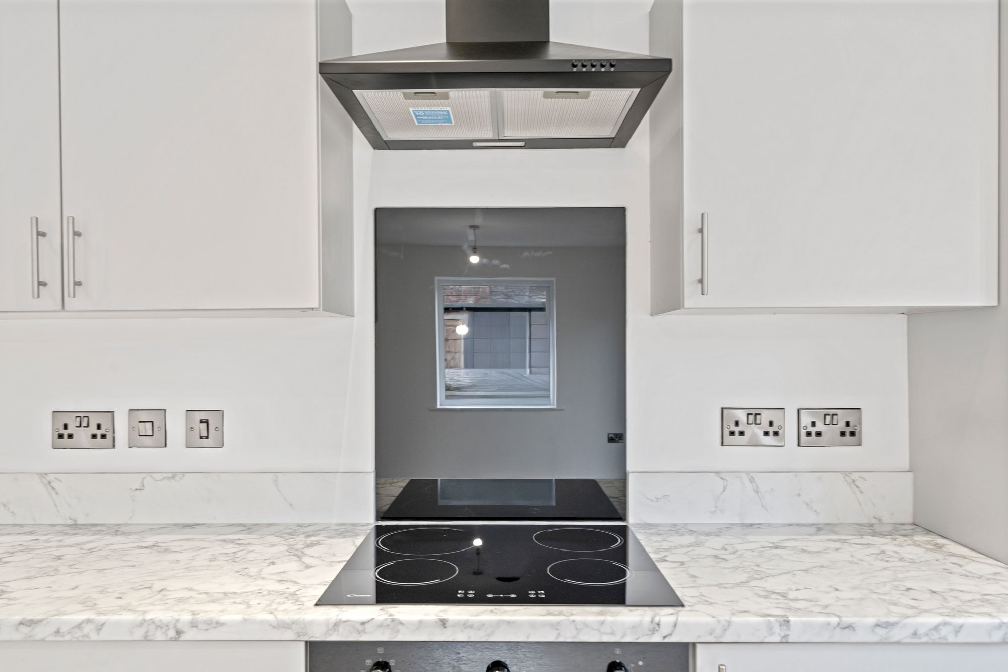 Halis Court, Hale Village, L24