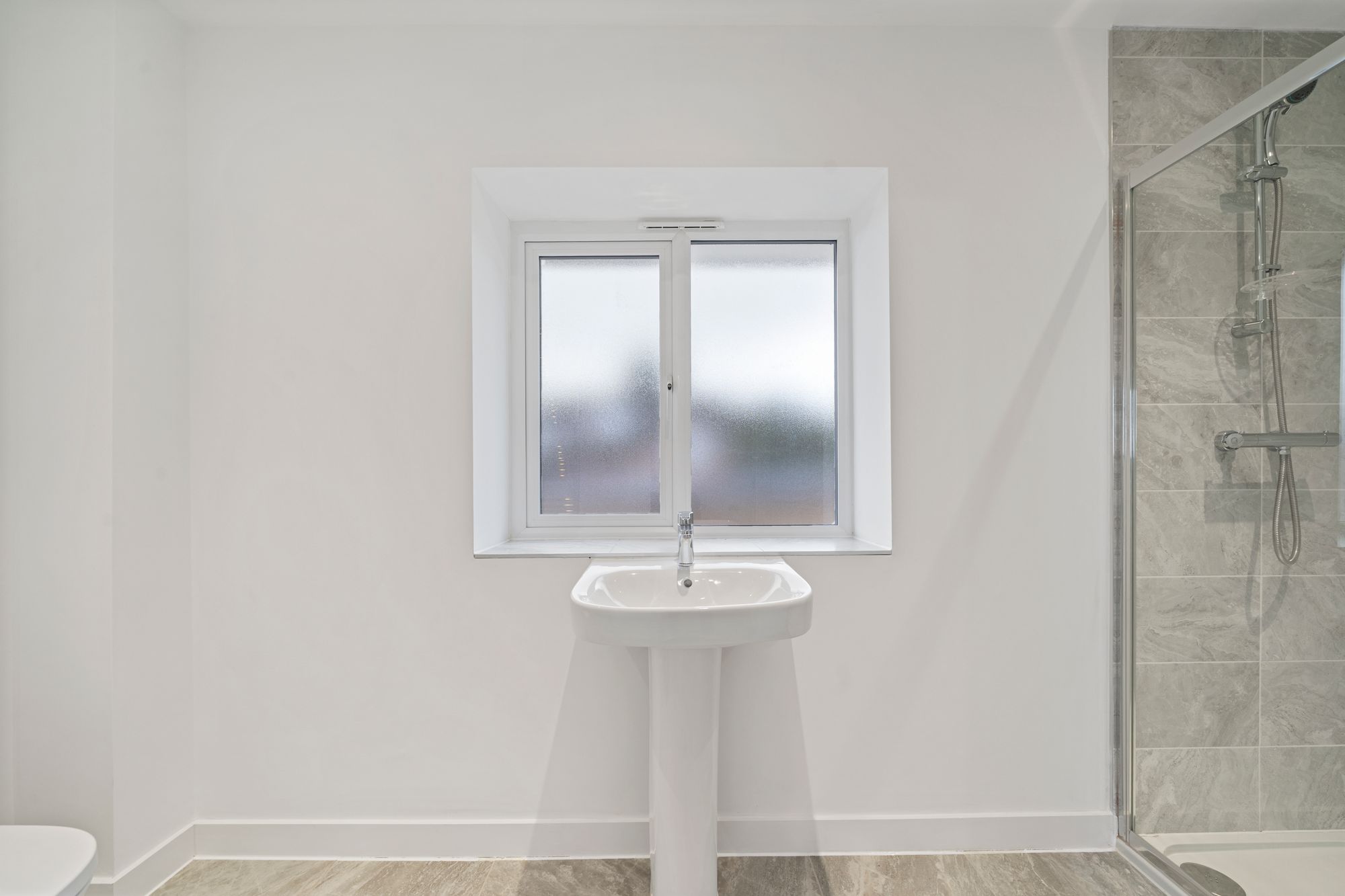 Halis Court, Hale Village, L24