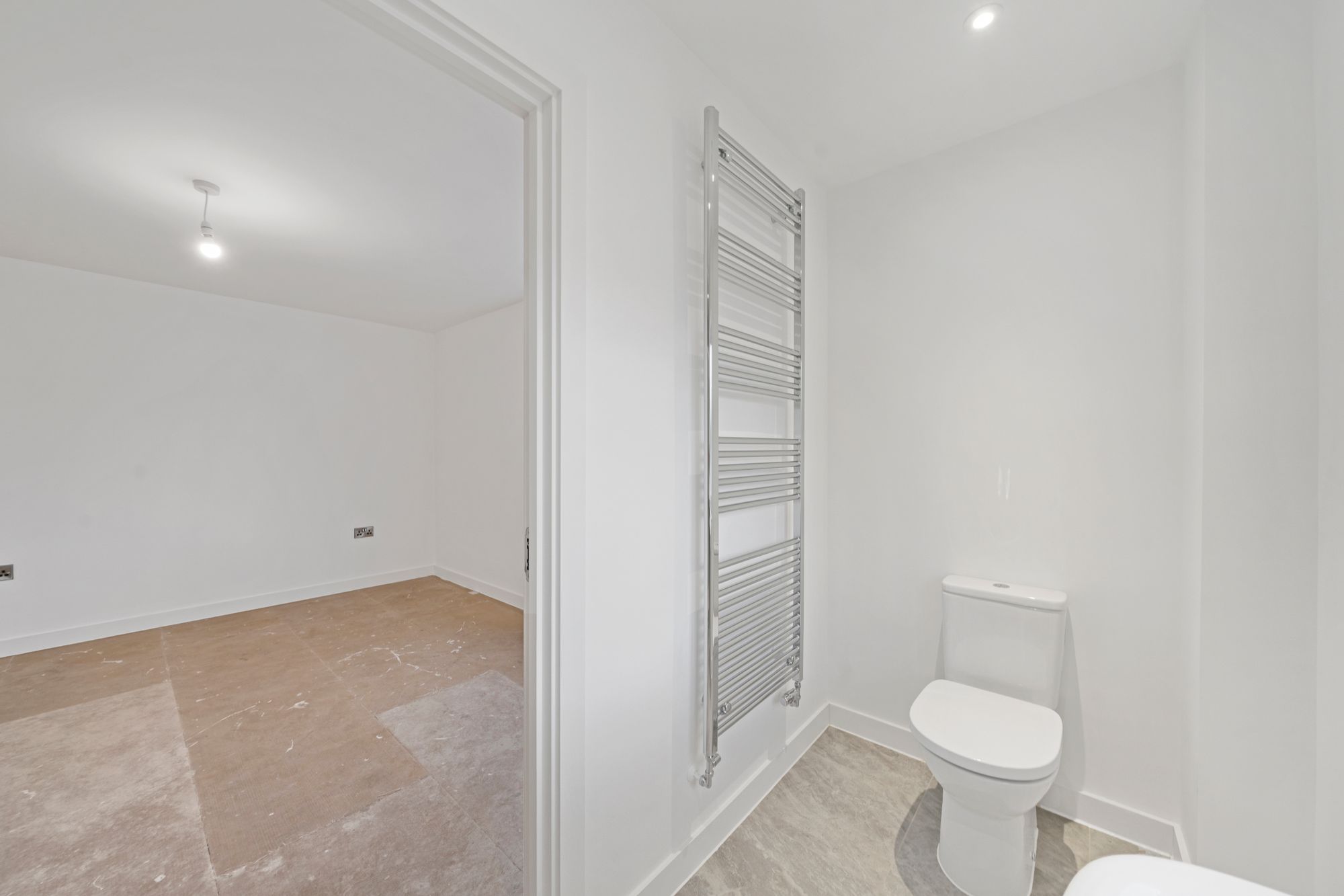 Halis Court, Hale Village, L24