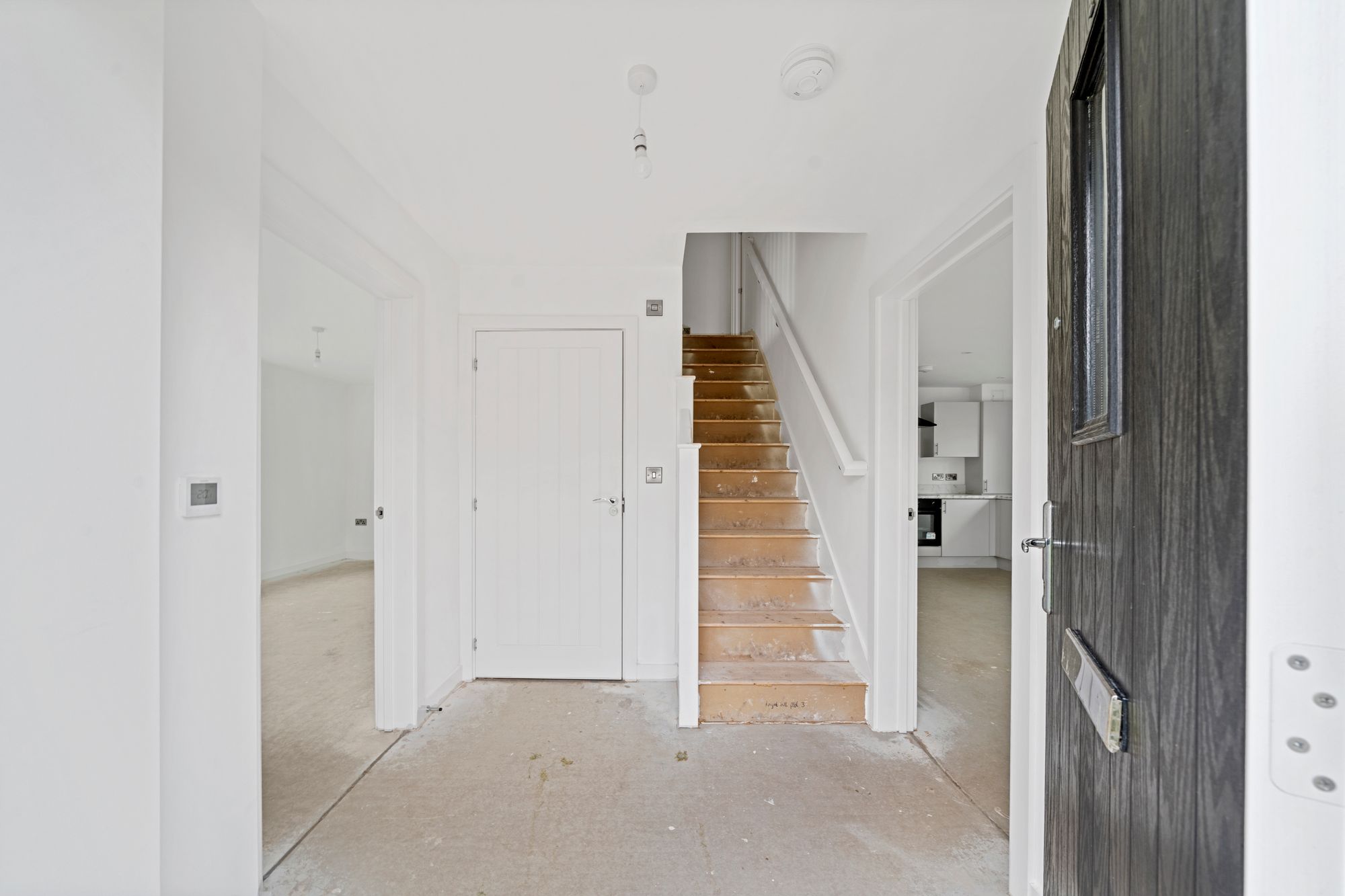 Halis Court, Hale Village, L24