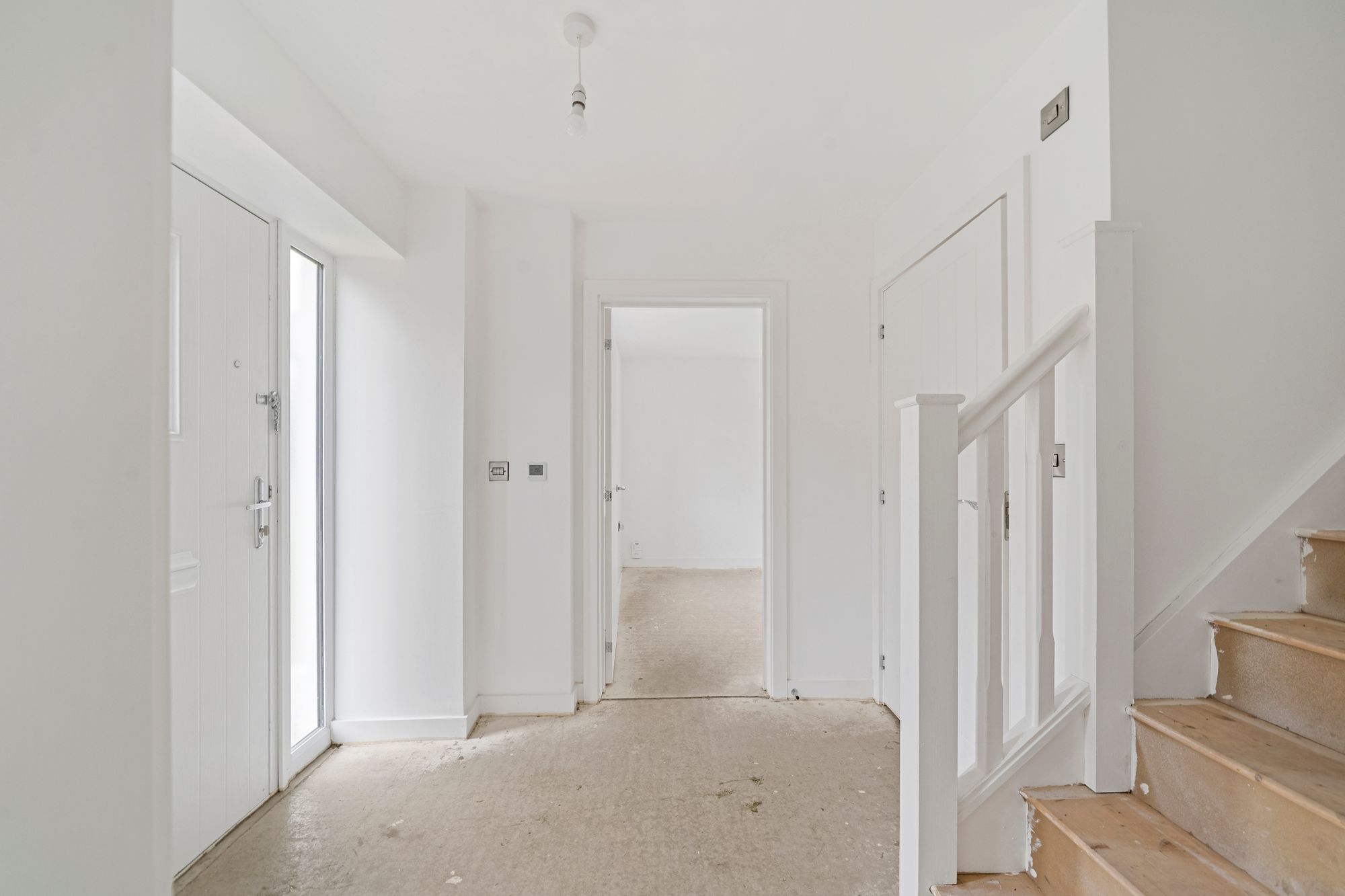 Halis Court, Hale Village, L24