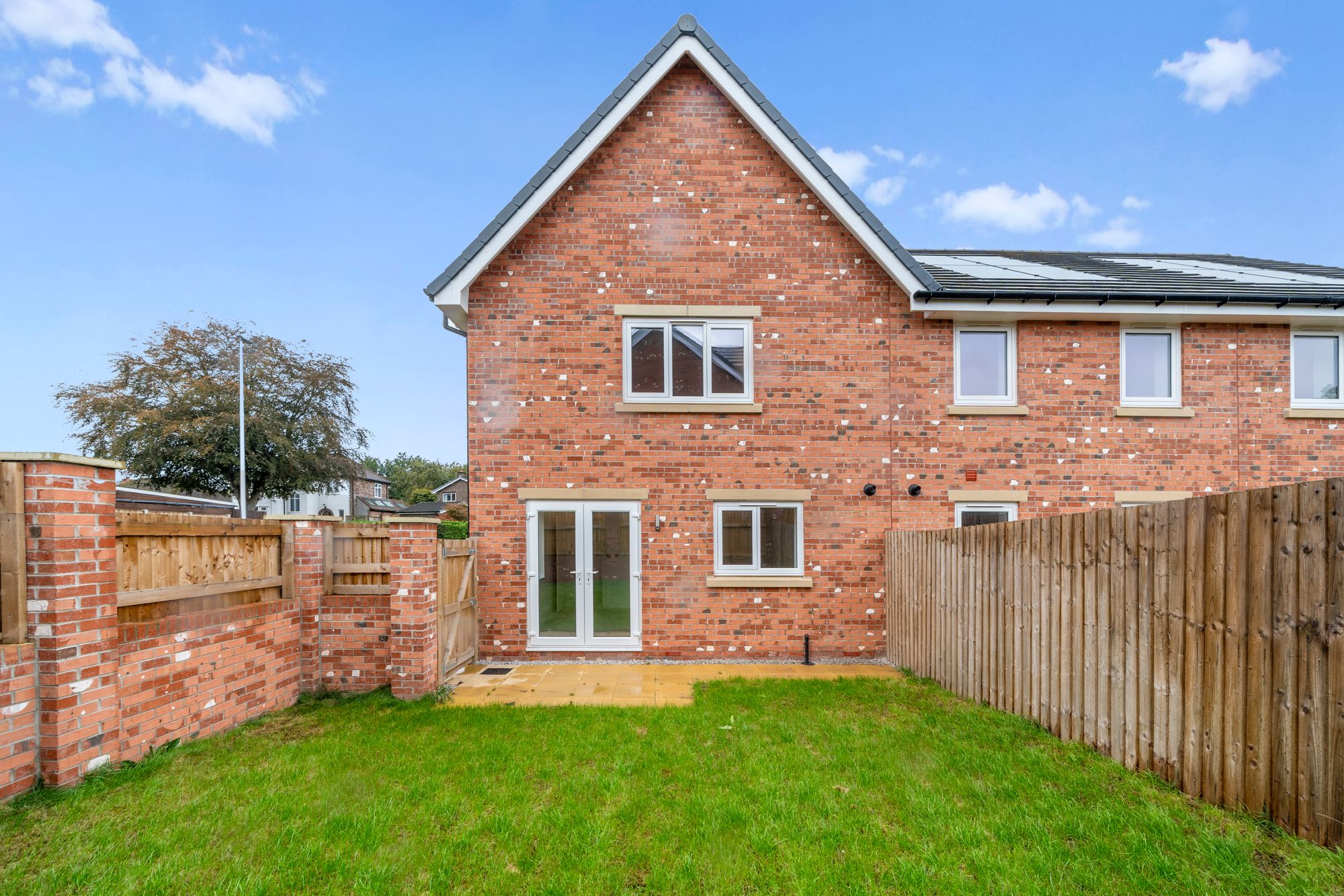 Halis Court, Hale Village, L24