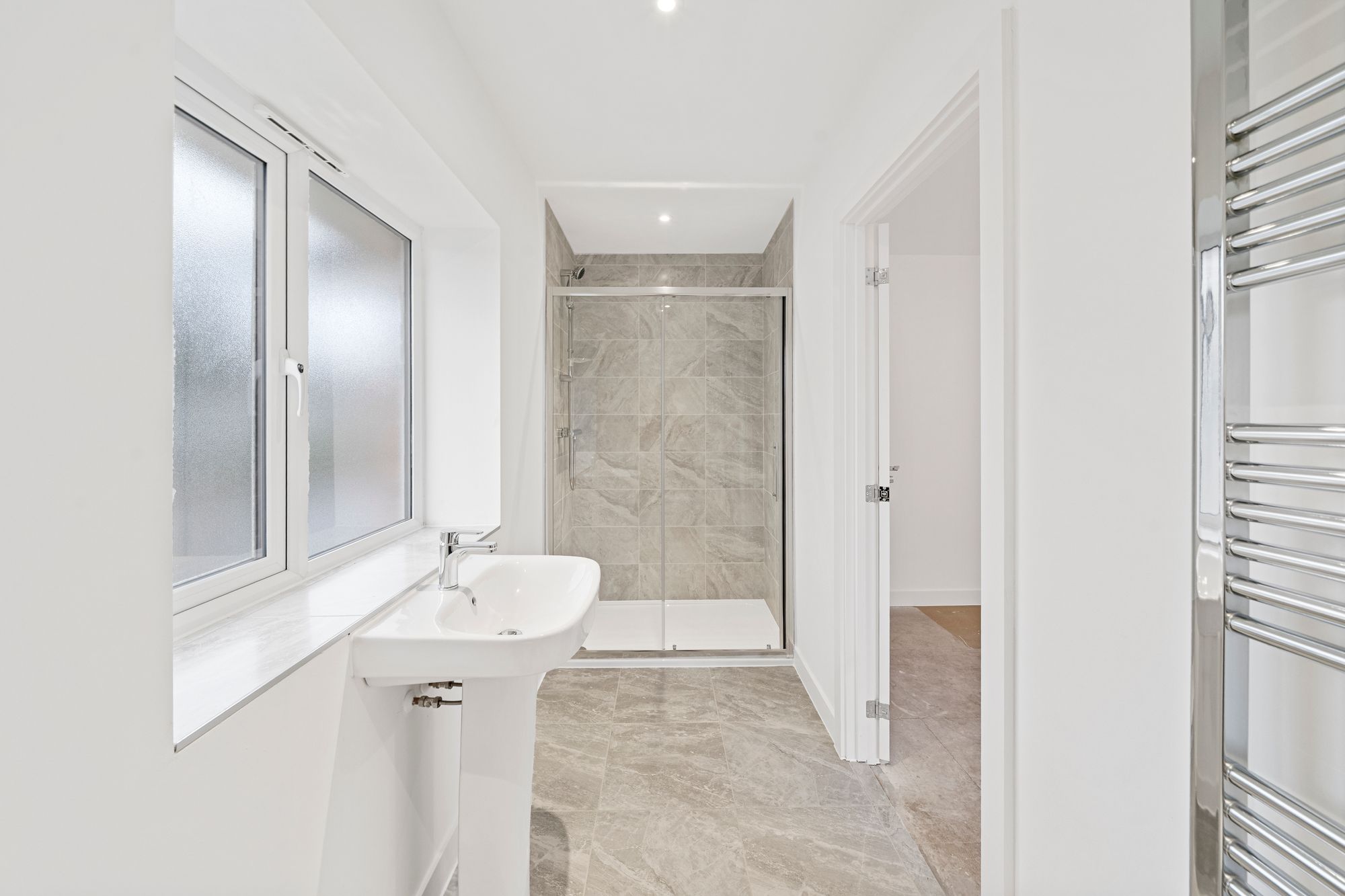 Halis Court, Hale Village, L24