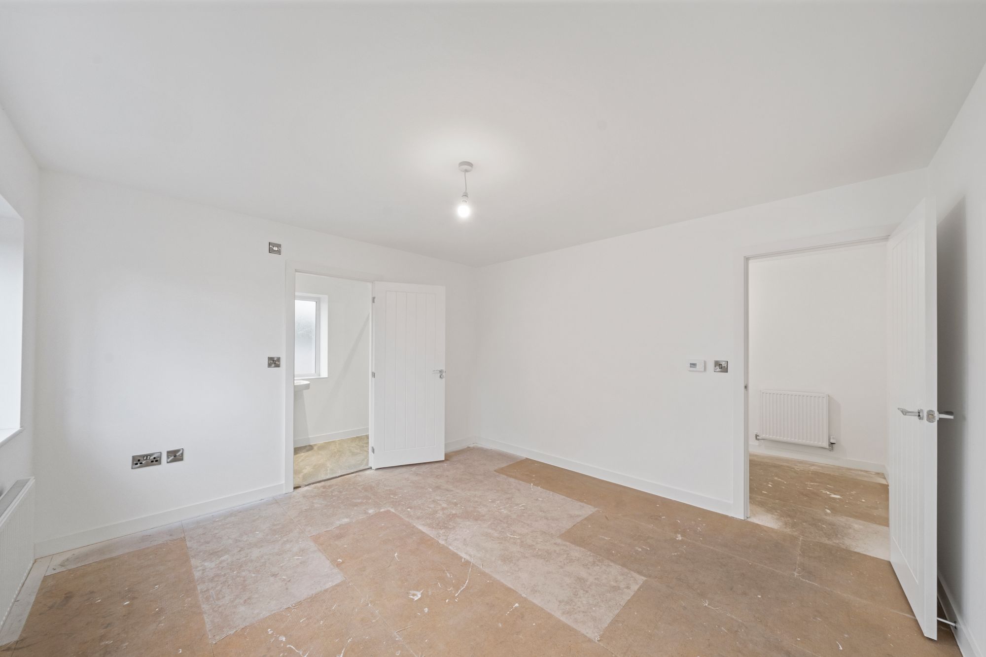 Halis Court, Hale Village, L24