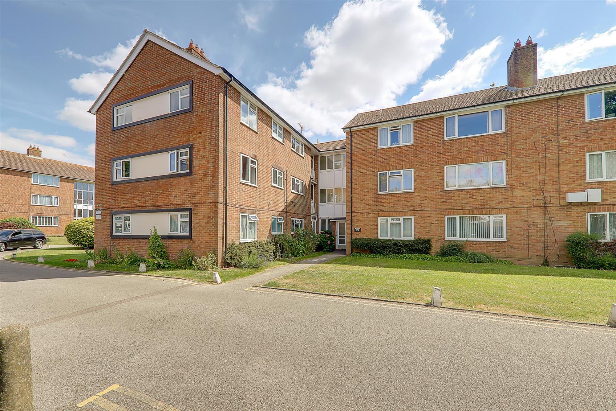 Apartment | 37 Meadway Court The Boulevard, Worthing, BN13 1PW | Let Agreed