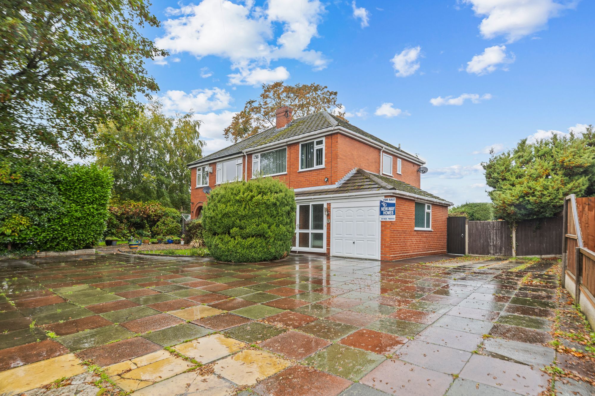 Broad Oak Avenue, Penketh, WA5