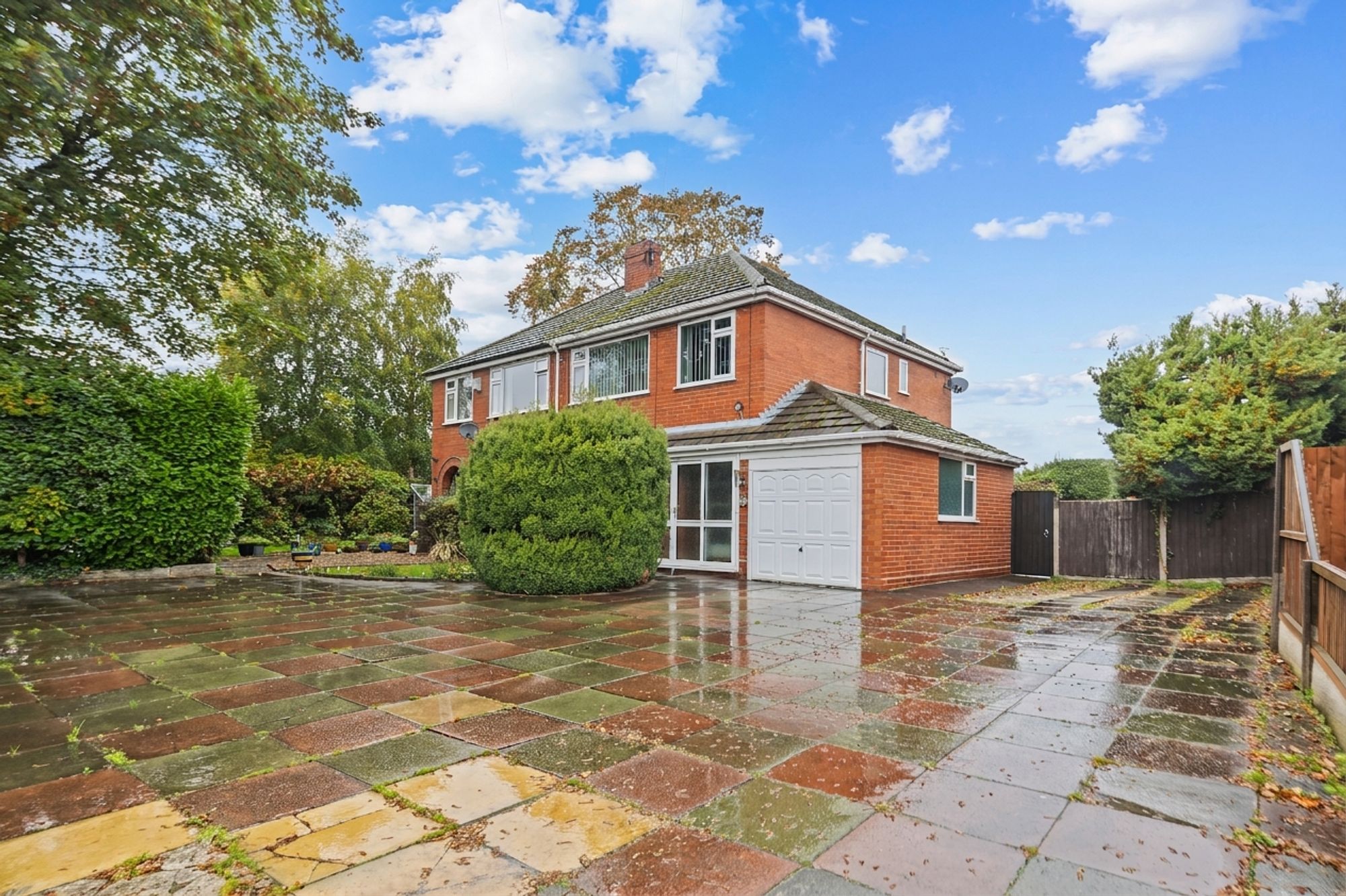 Broad Oak Avenue, Penketh, WA5