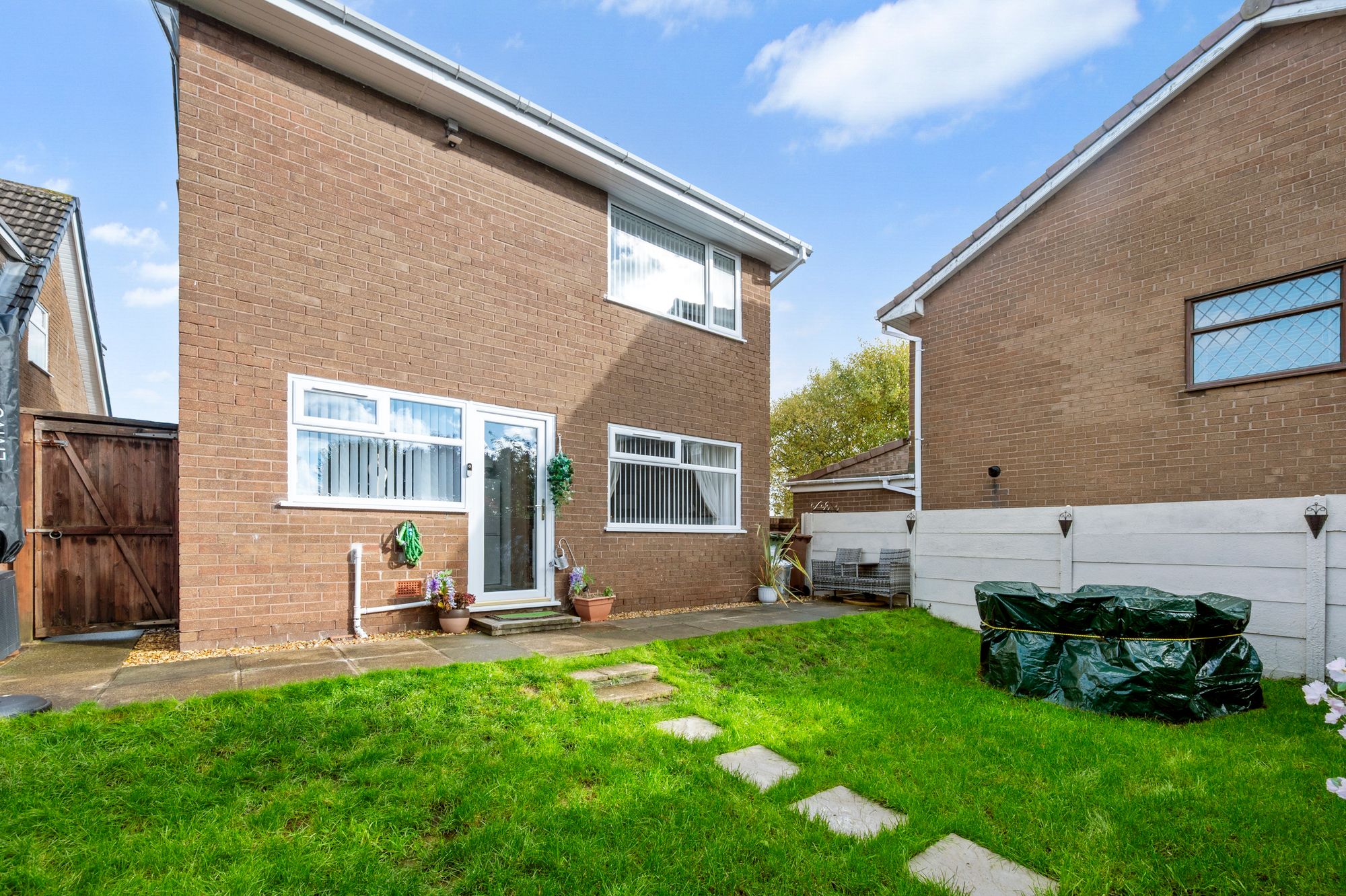 Linford Grove, St. Helens, WA11