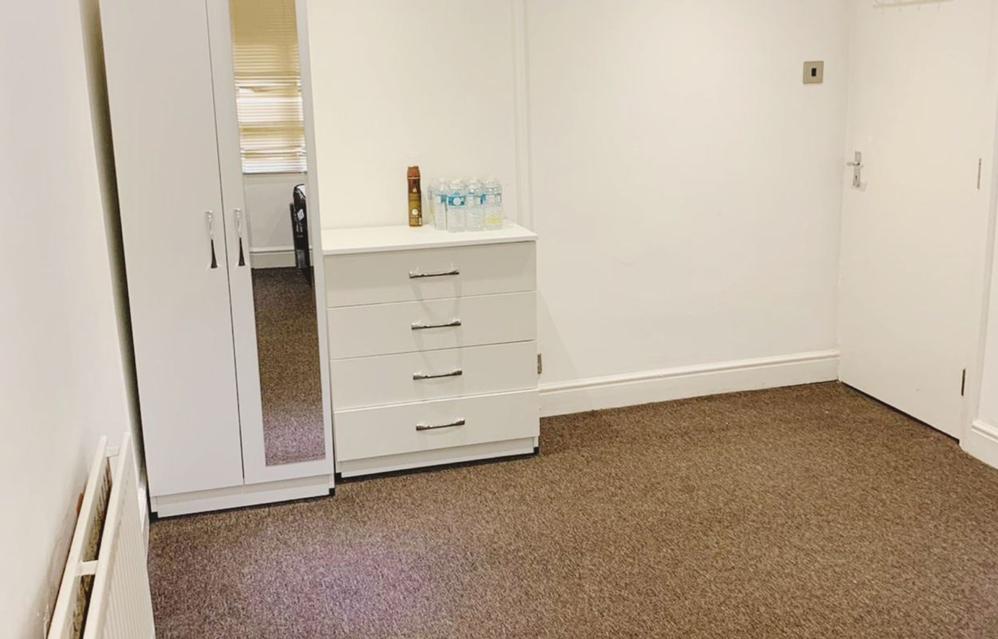 Room 4, Station Road, Stechford, B33