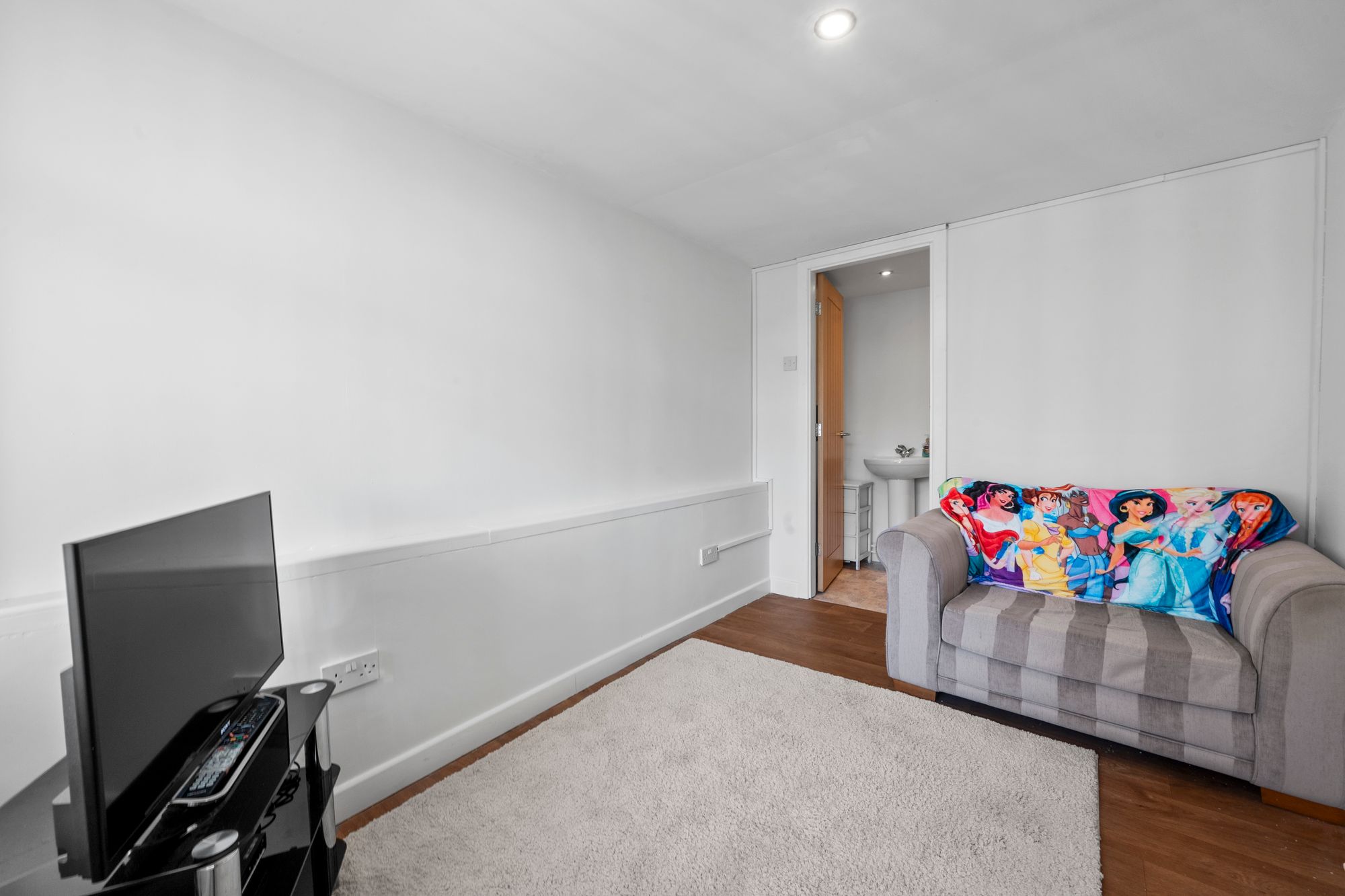 Linford Grove, St. Helens, WA11