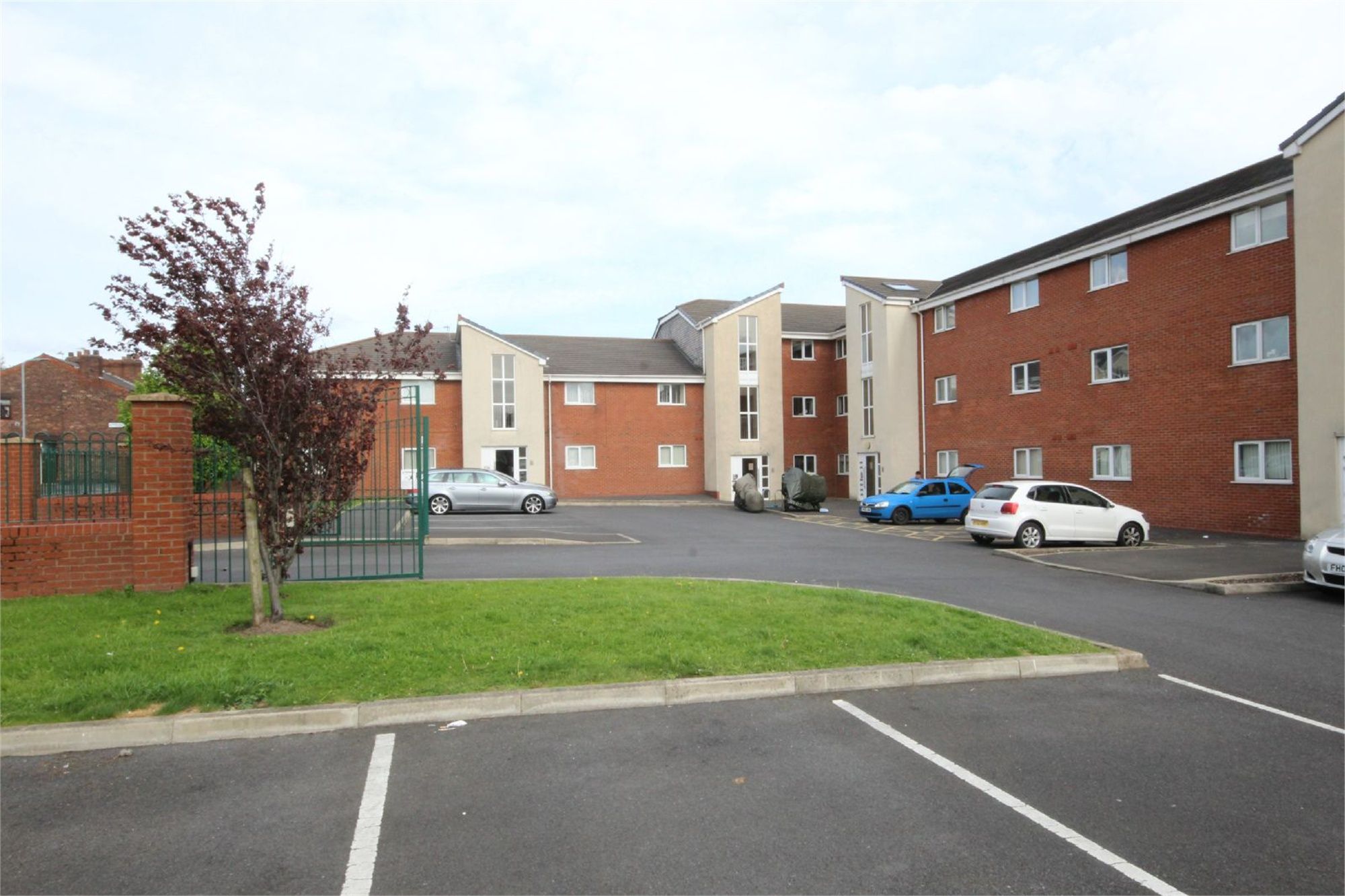 Lascelles Street, Greenway Court, WA9