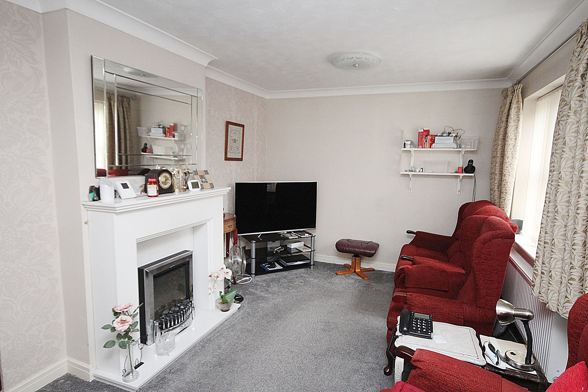 Aviemore Drive, Fearnhead, WA2
