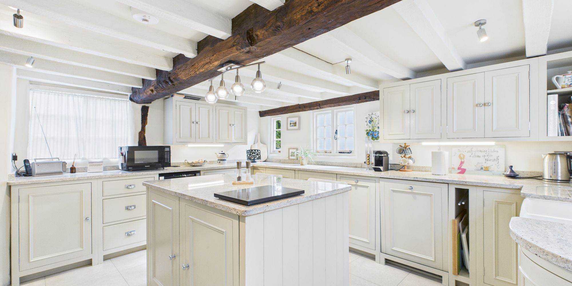 Village Road, Christleton, CH3