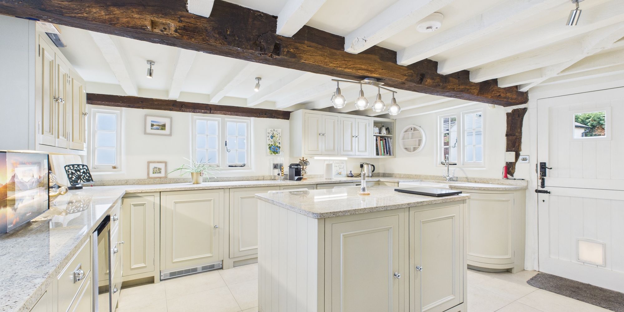 Village Road, Christleton, CH3