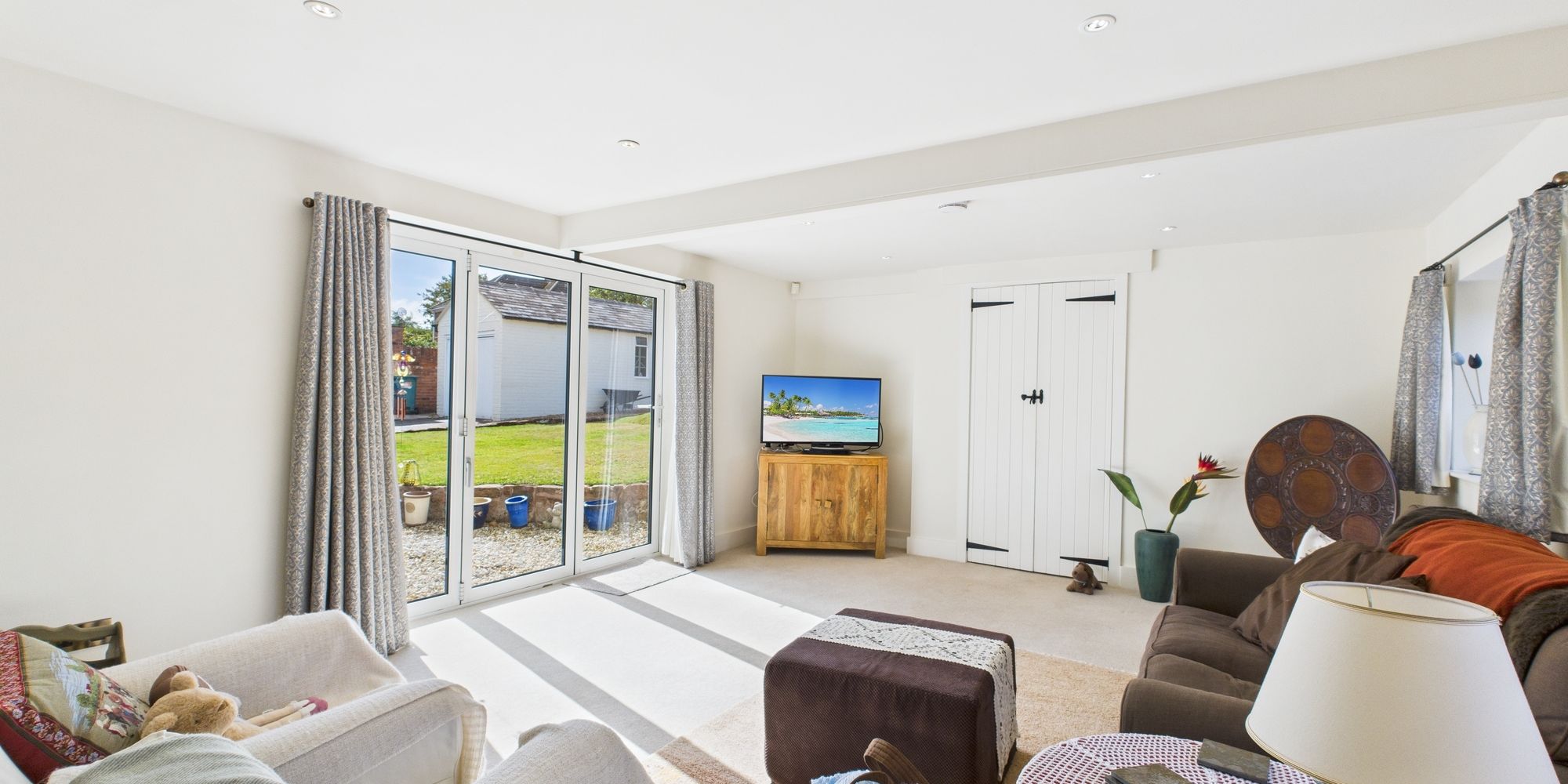 Village Road, Christleton, CH3