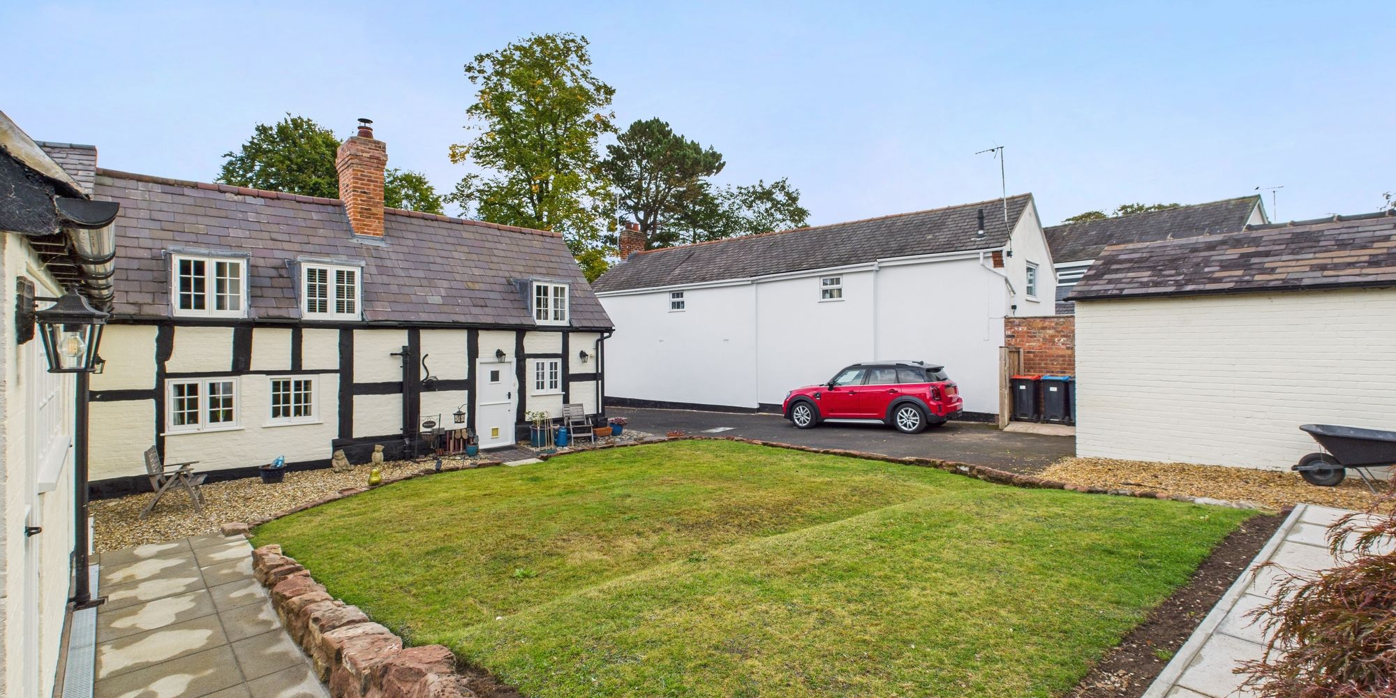 Village Road, Christleton, CH3