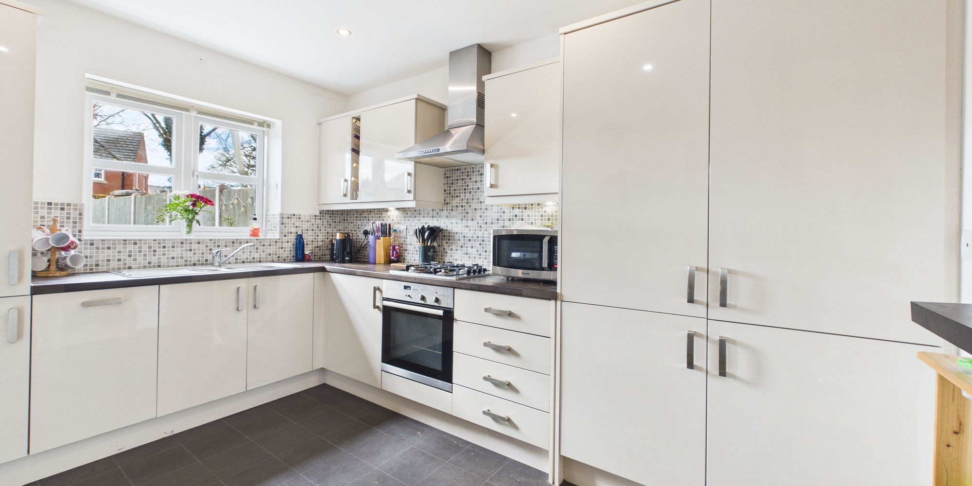Upton Grange, Upton, CH2