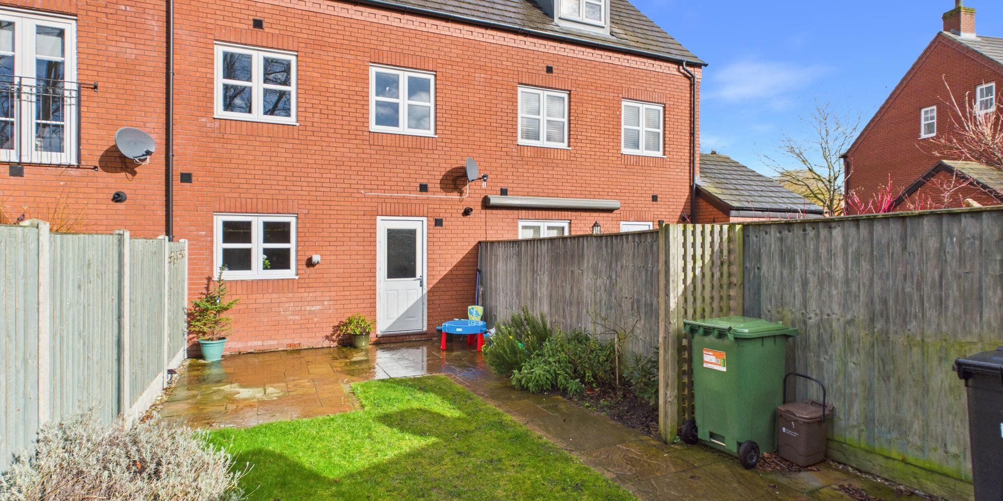 Upton Grange, Upton, CH2