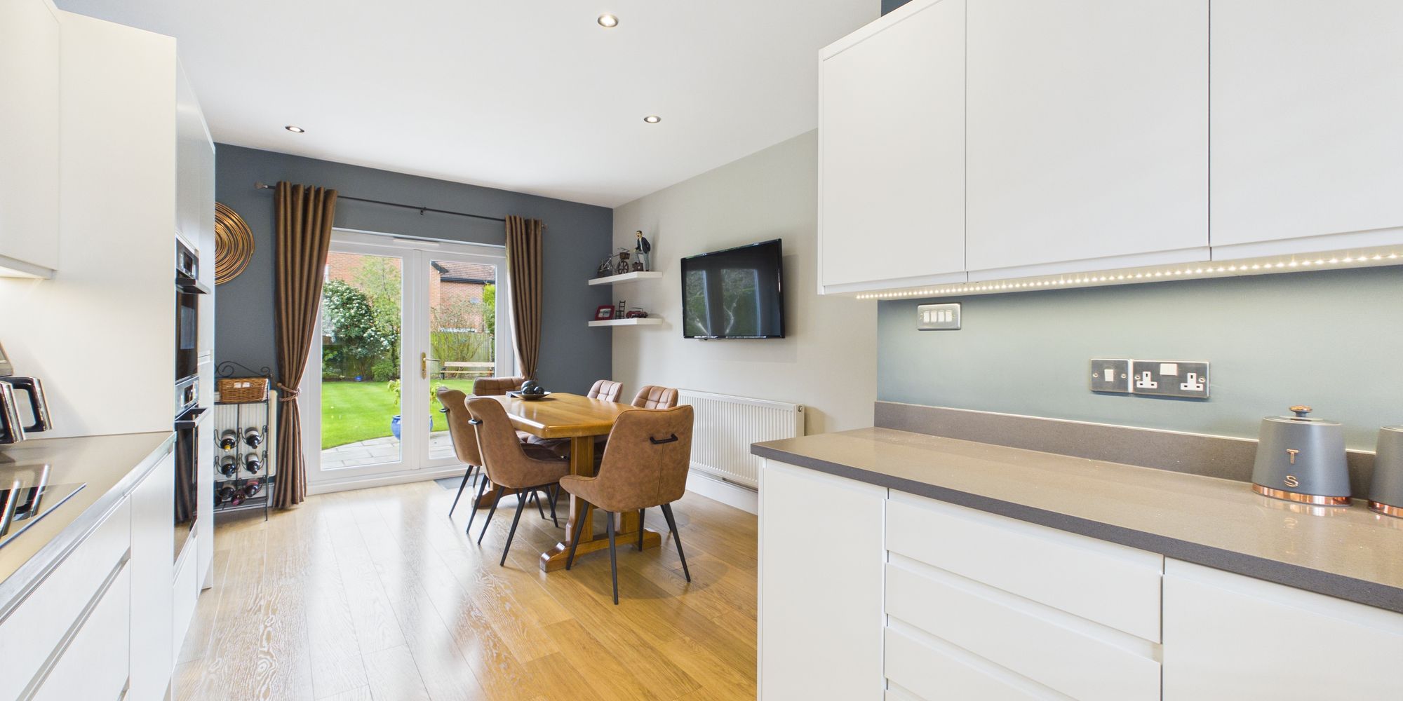 Brooke Avenue, Upton, CH2