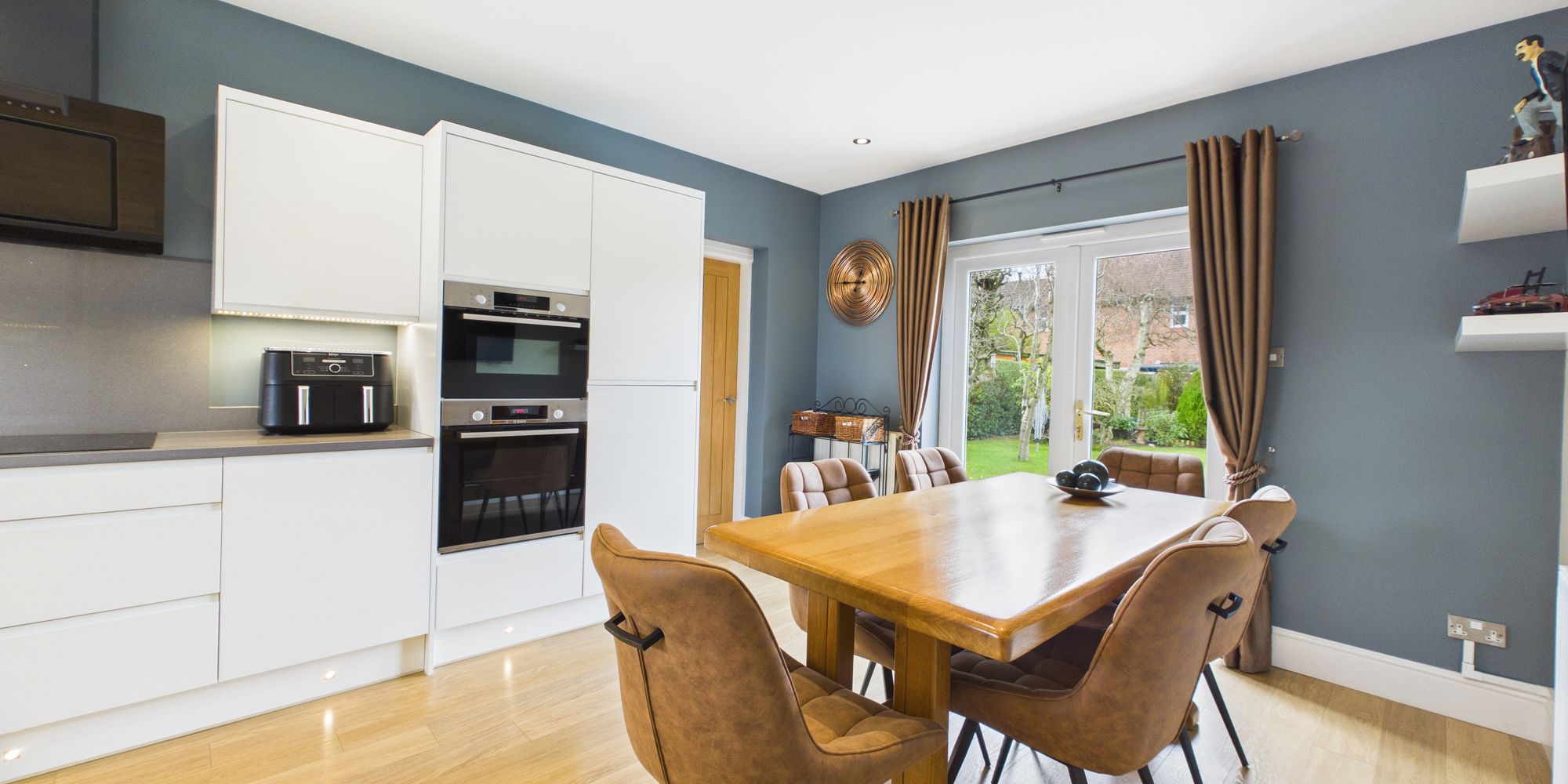 Brooke Avenue, Upton, CH2